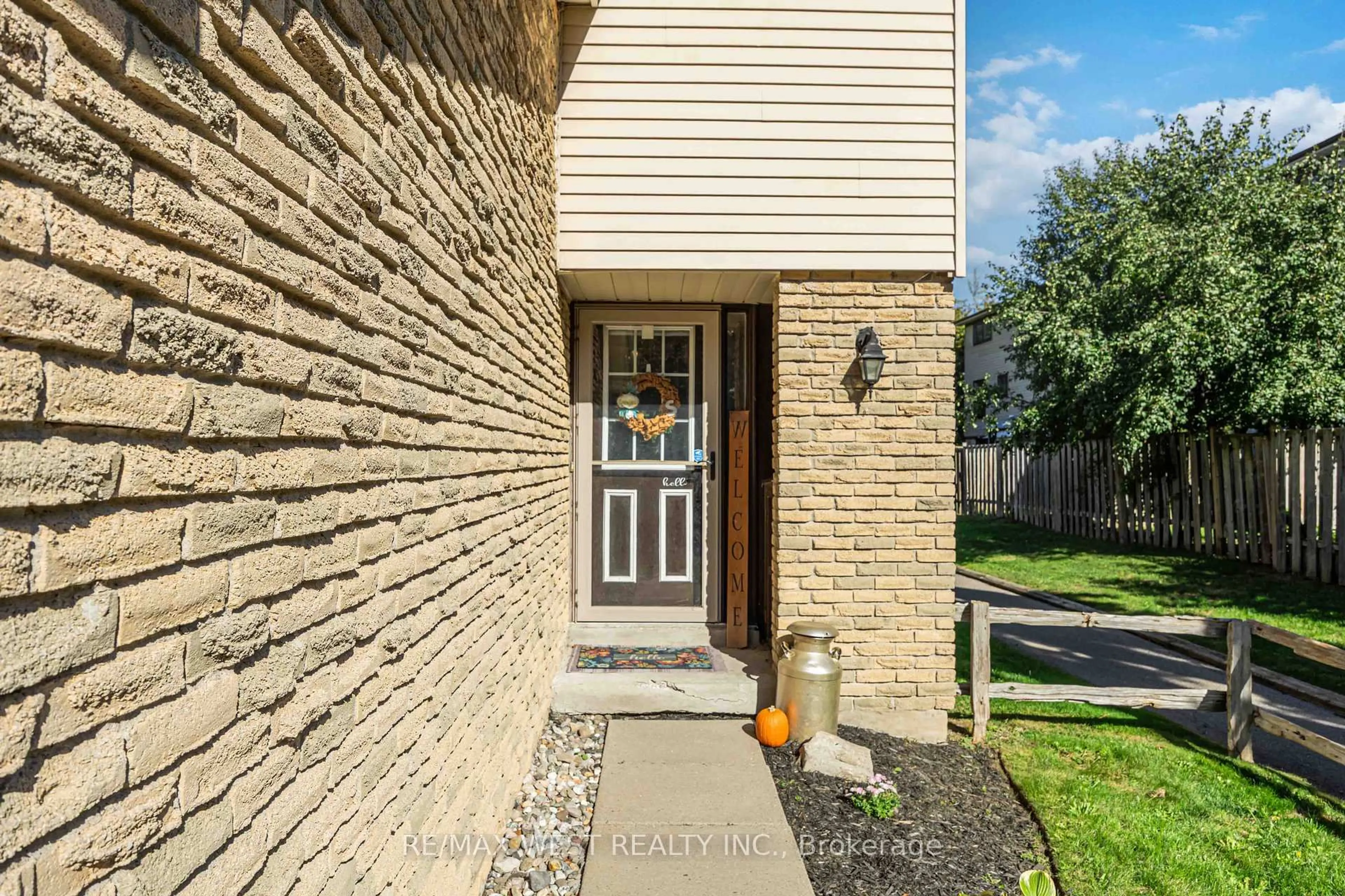 Home with brick exterior material, street for 221 Ormond Dr #E8, Oshawa Ontario L1G 6T7