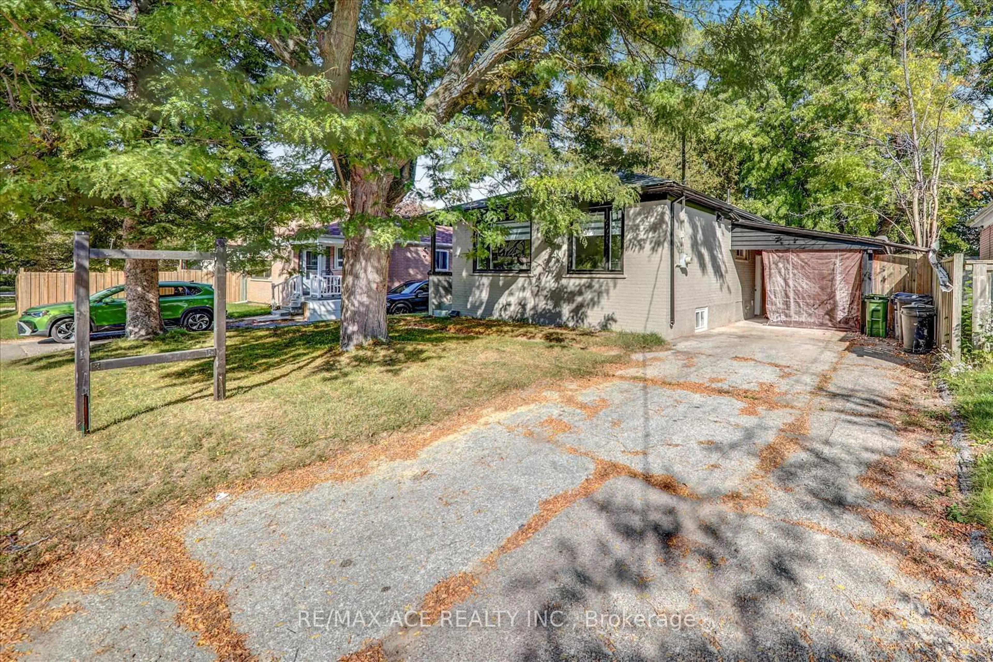 A pic from outside/outdoor area/front of a property/back of a property/a pic from drone, street for 19 Blakemanor Blvd, Toronto Ontario M1J 2W3