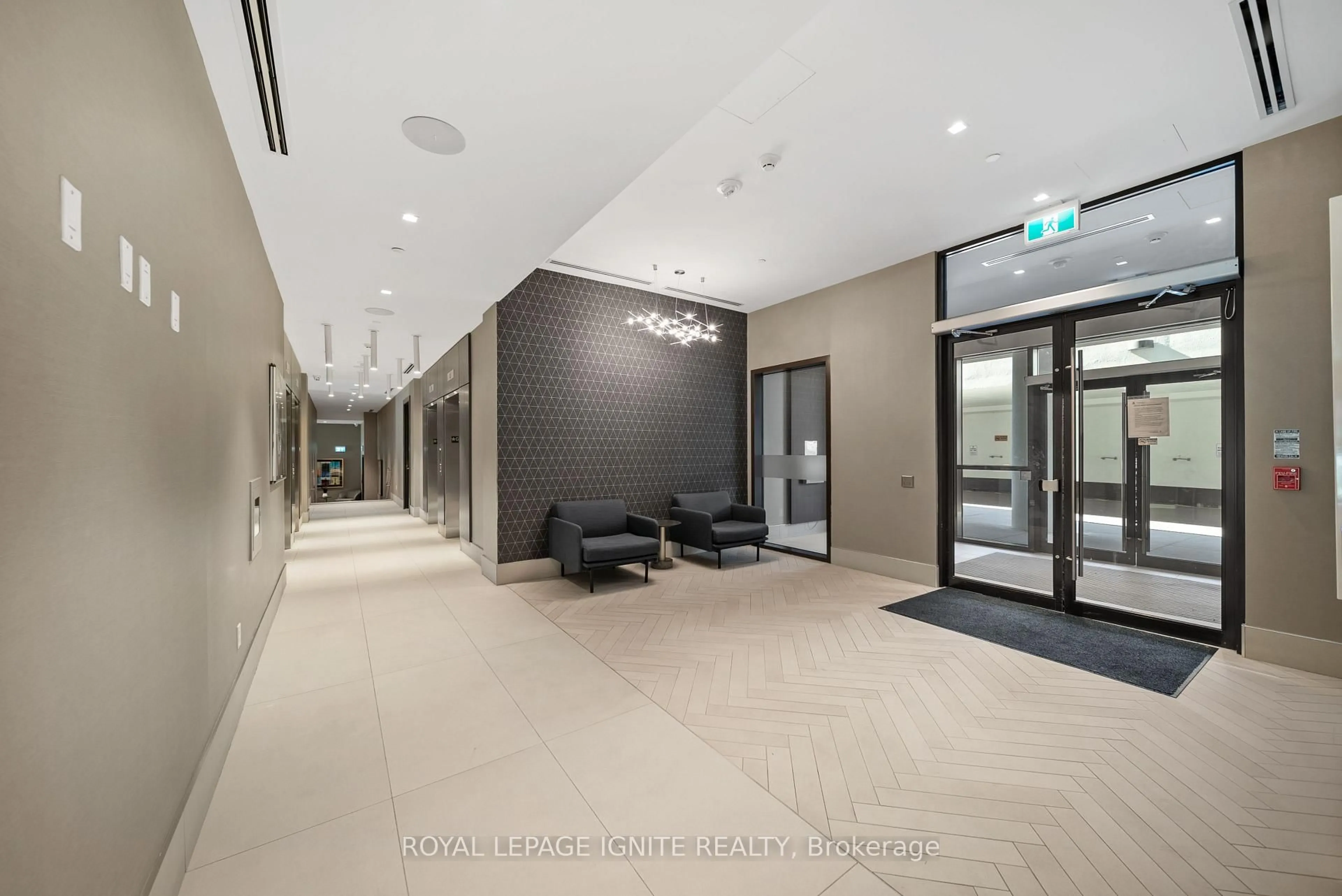 Indoor foyer for 2550 Simcoe St #906, Oshawa Ontario L1L 0R5