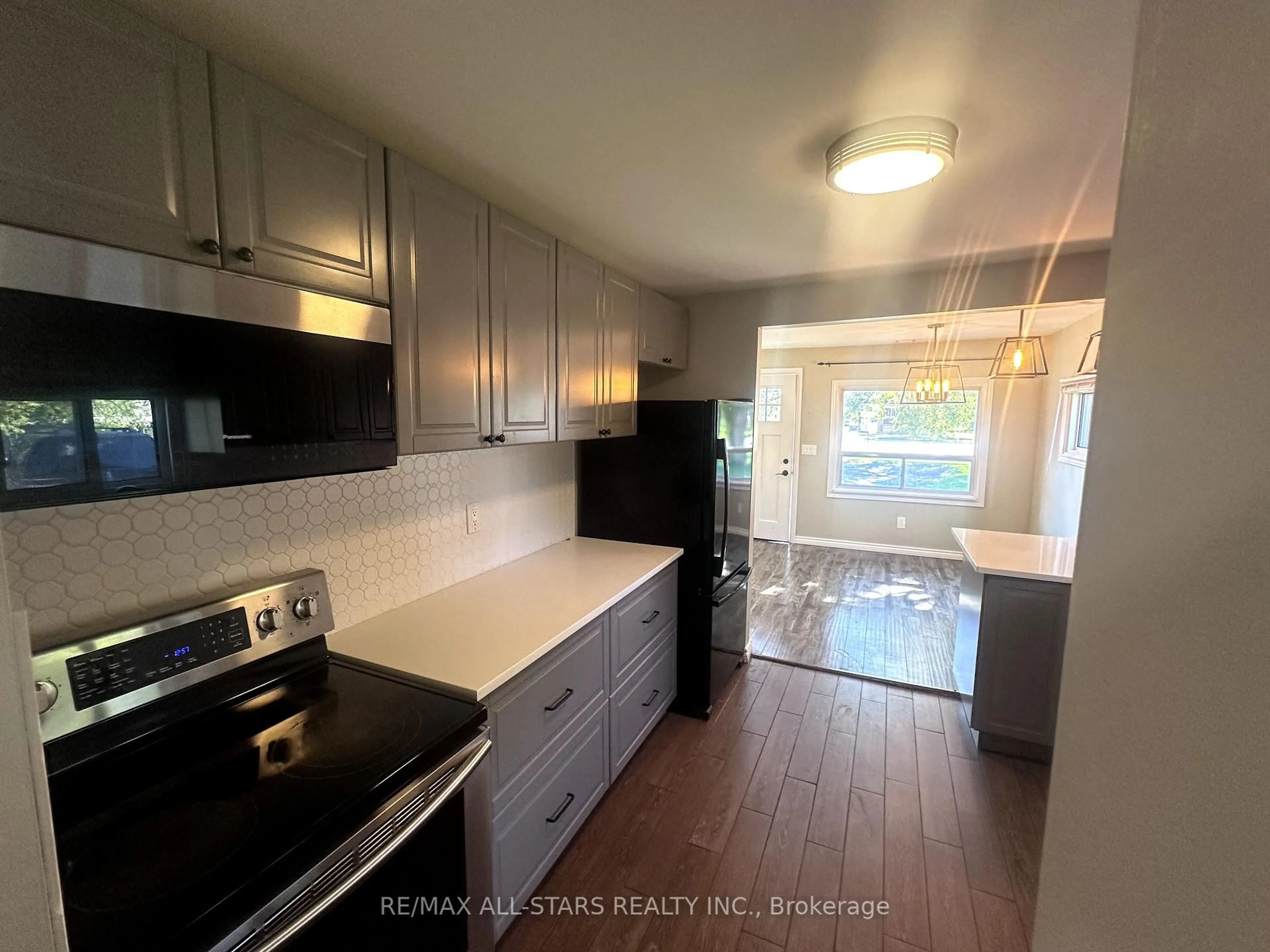 Standard kitchen, unknown for 2180 2 Highway, Clarington Ontario L1C 3K7