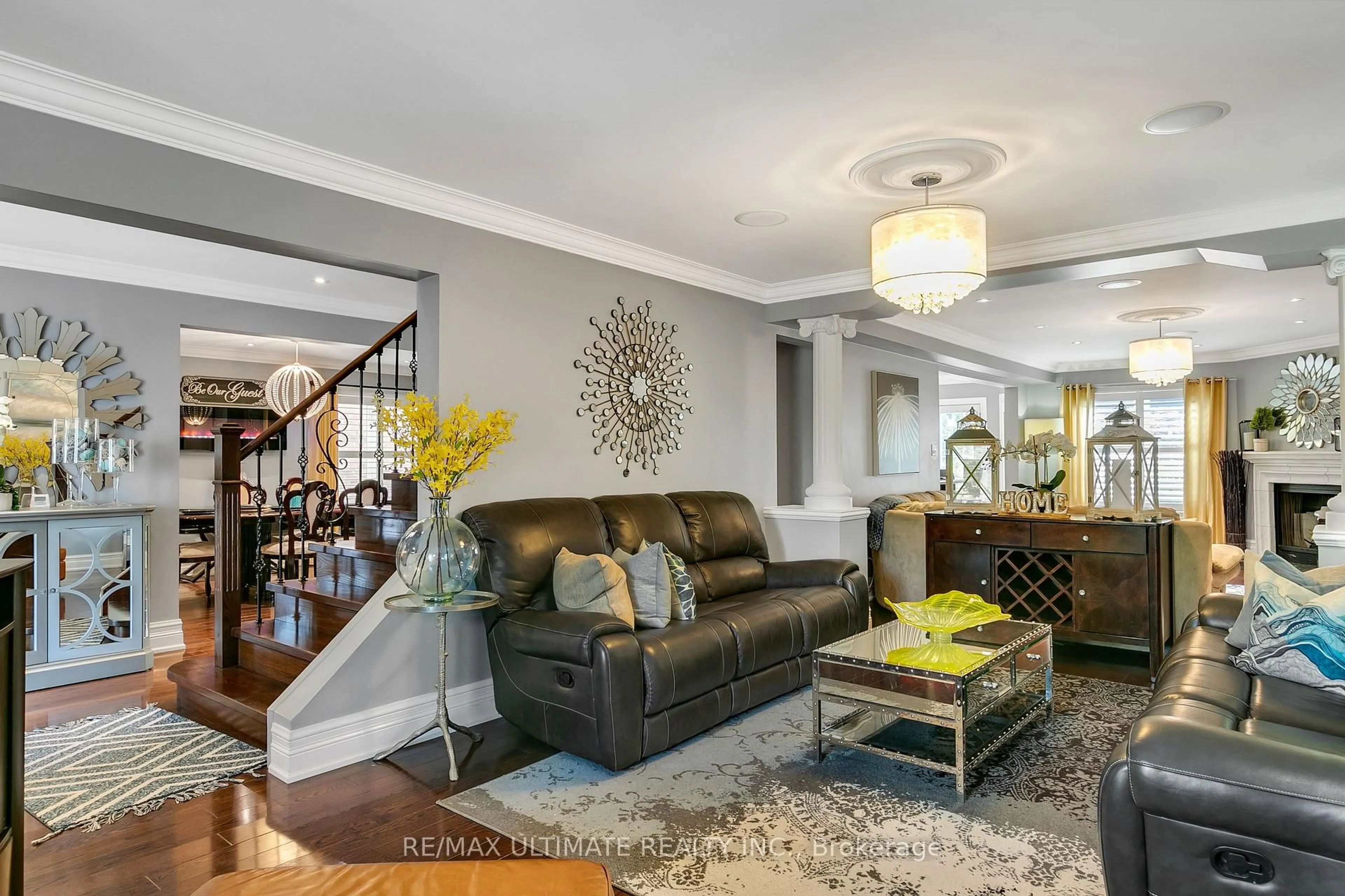 Living room with furniture, unknown for 77 Morningview Tr, Toronto Ontario M4G 3C1