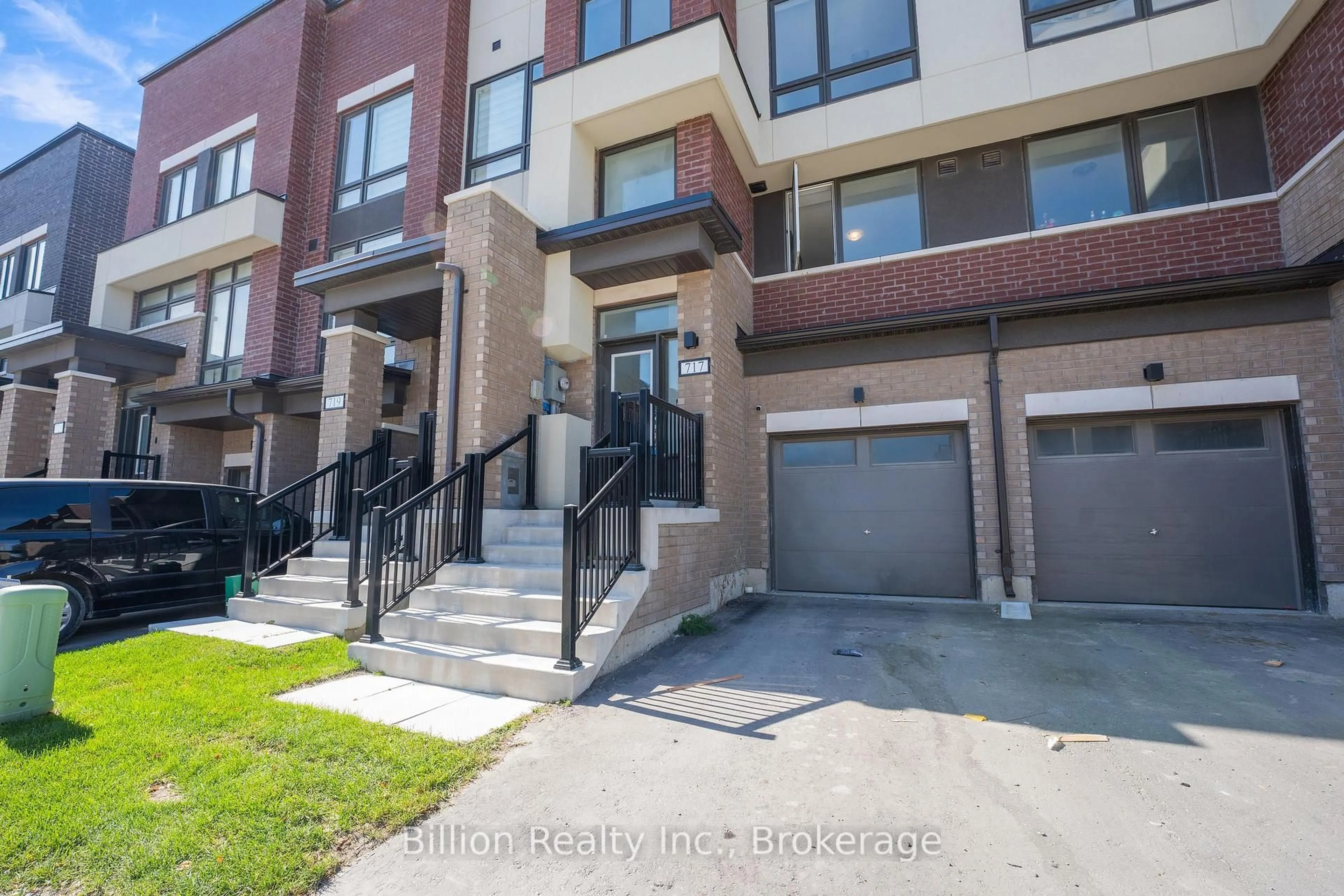 Unknown for 717 Heathrow Path, Oshawa Ontario L1K 3G4