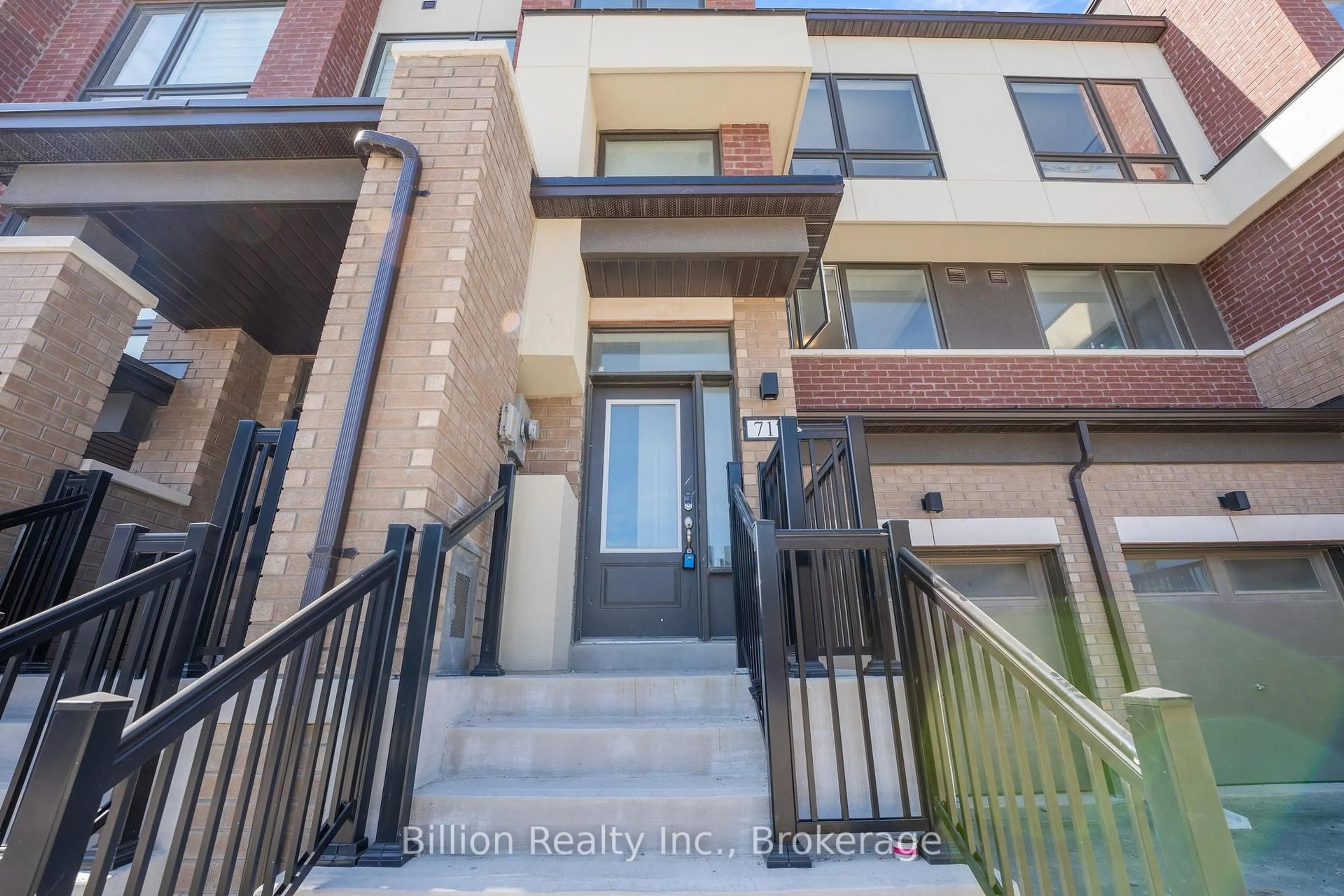 Indoor entryway for 717 Heathrow Path, Oshawa Ontario L1K 3G4