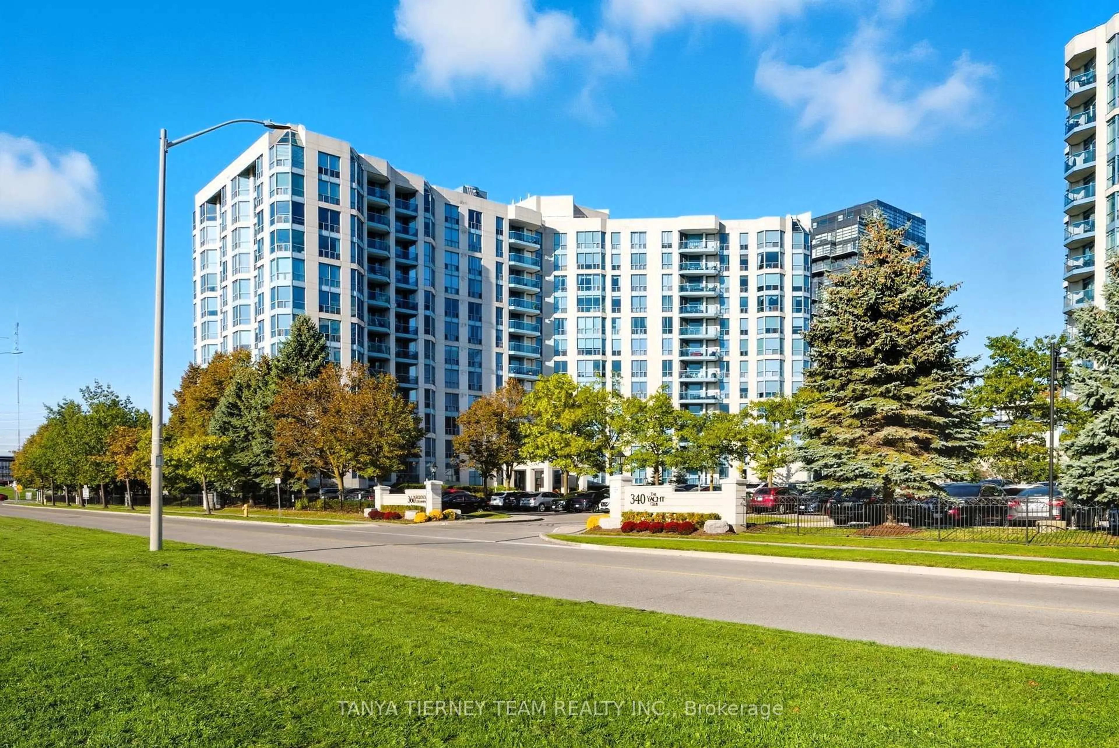 Unknown for 360 Watson St #805, Whitby Ontario L1N 9G2