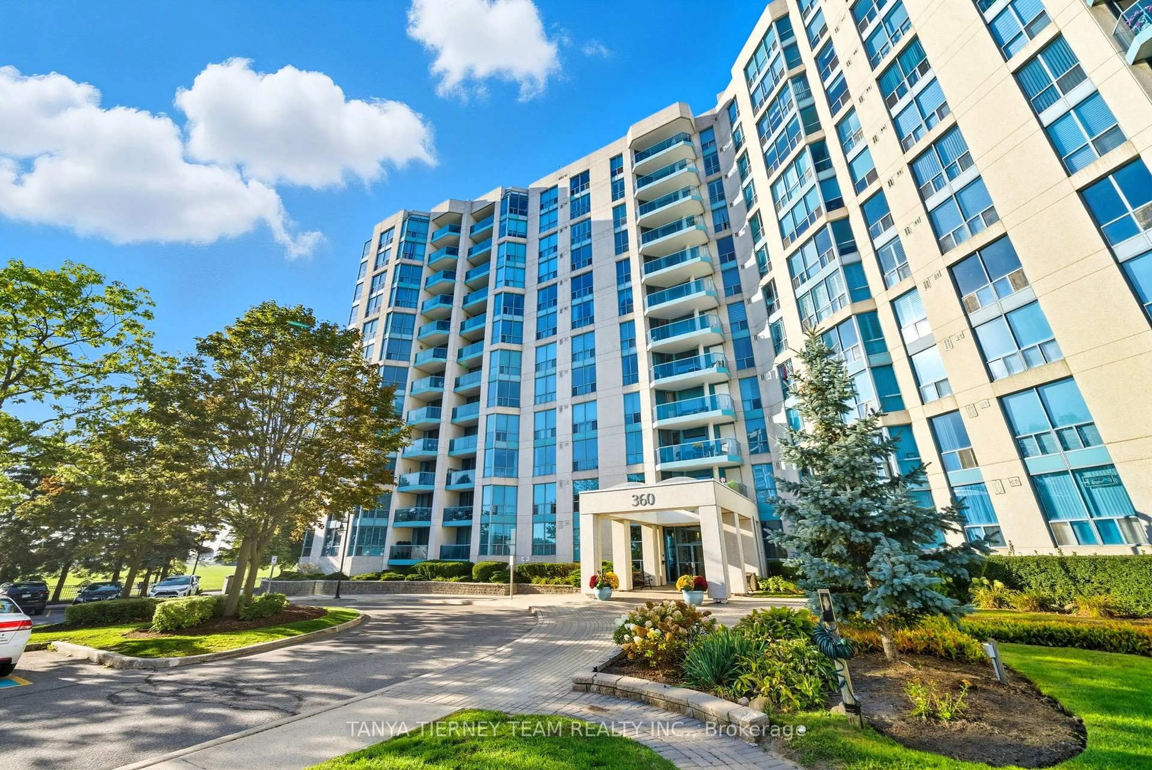 Indoor foyer for 360 Watson St #805, Whitby Ontario L1N 9G2