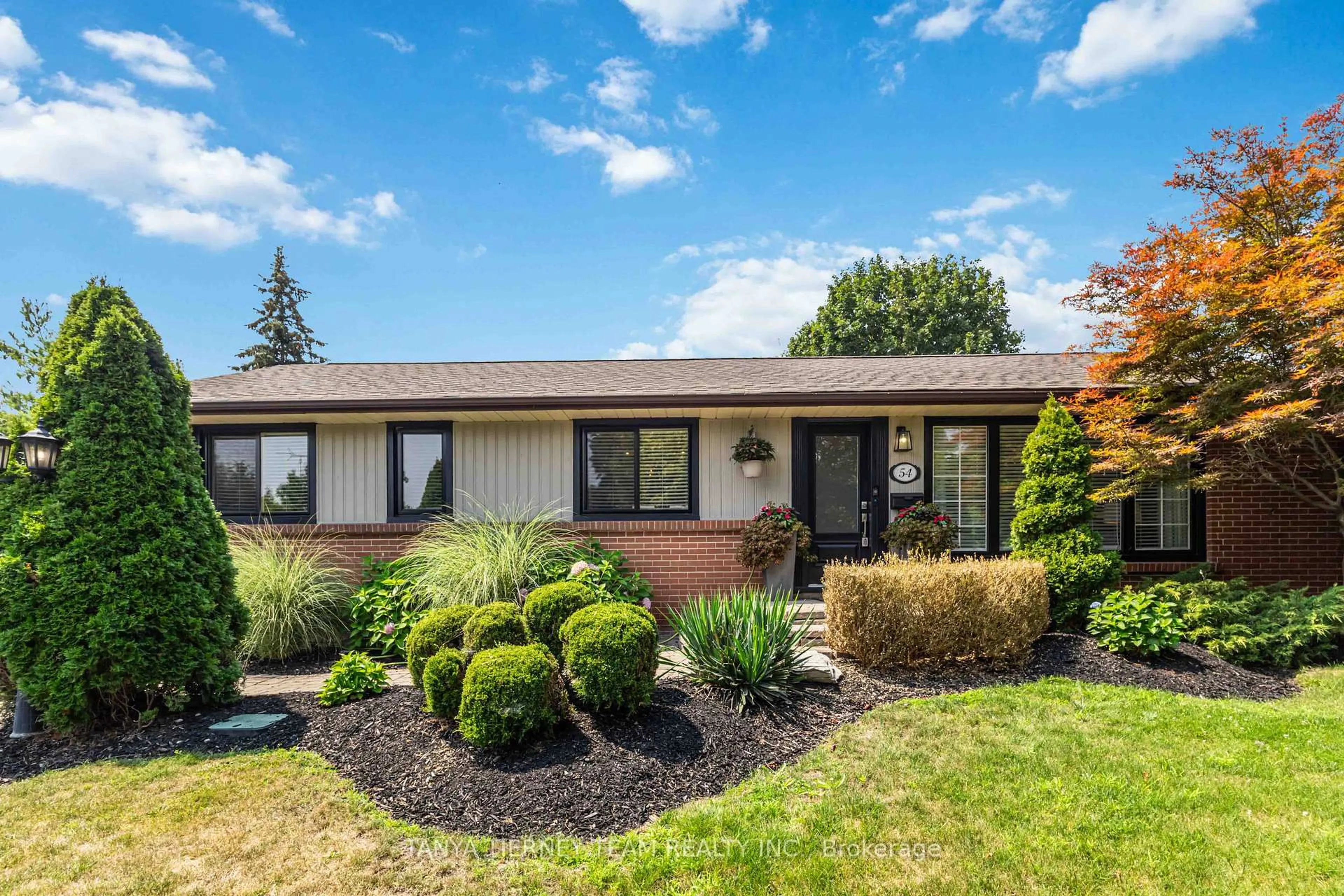 Home with vinyl exterior material, unknown for 54 Montgomery Ave, Whitby Ontario L1M 1B1