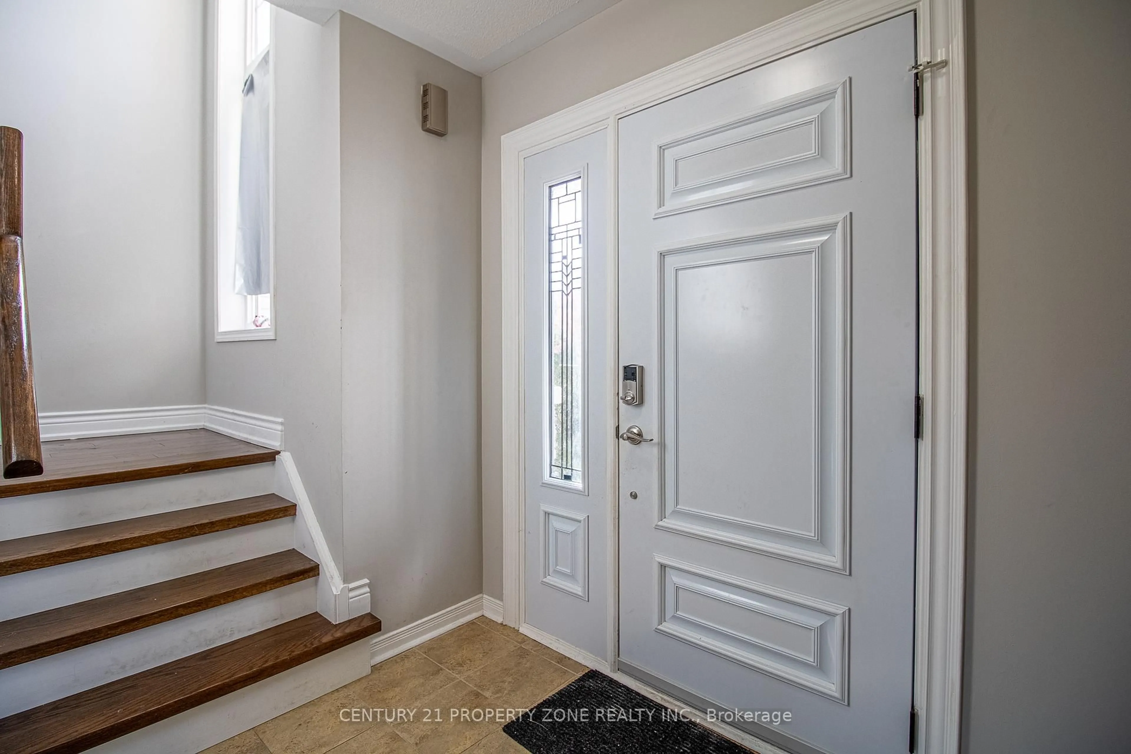 Indoor entryway for 1199 Meath Dr, Oshawa Ontario L1K 0G3