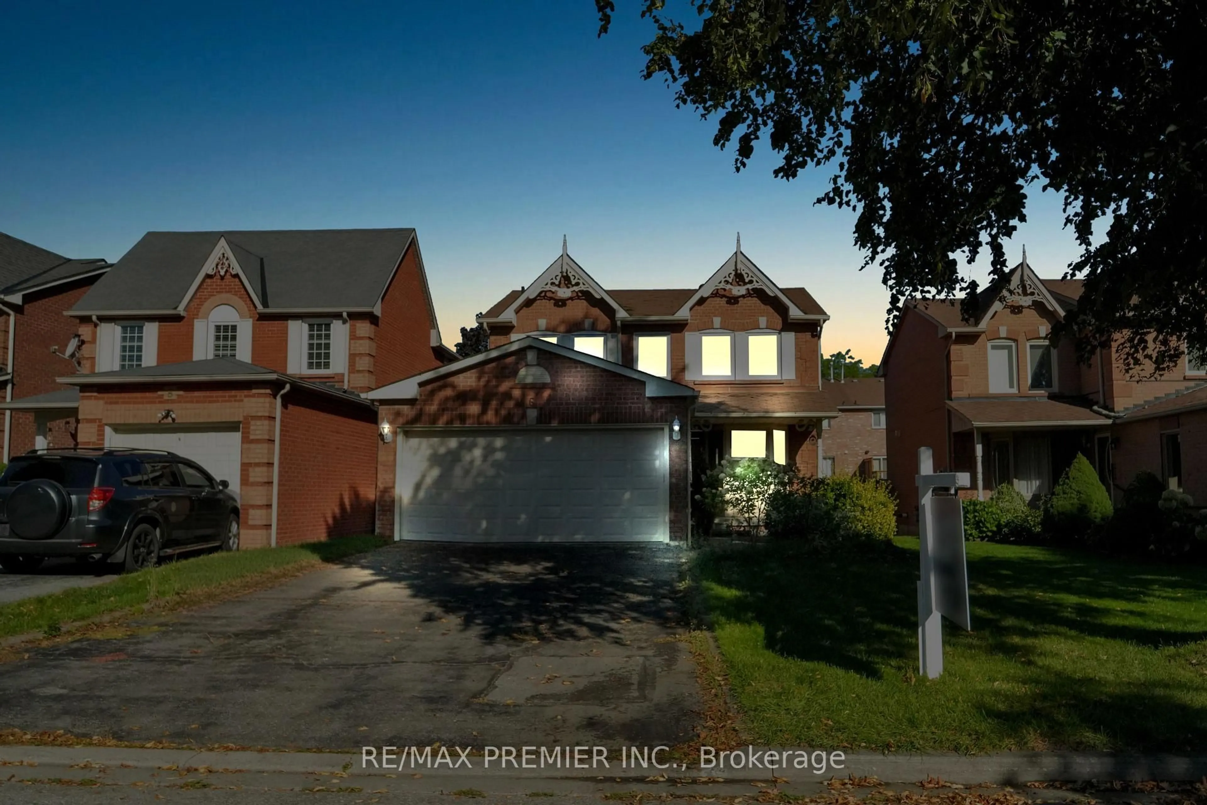 A pic from outside/outdoor area/front of a property/back of a property/a pic from drone, street for 6 Hearne Cres, Ajax Ontario L1T 3P5