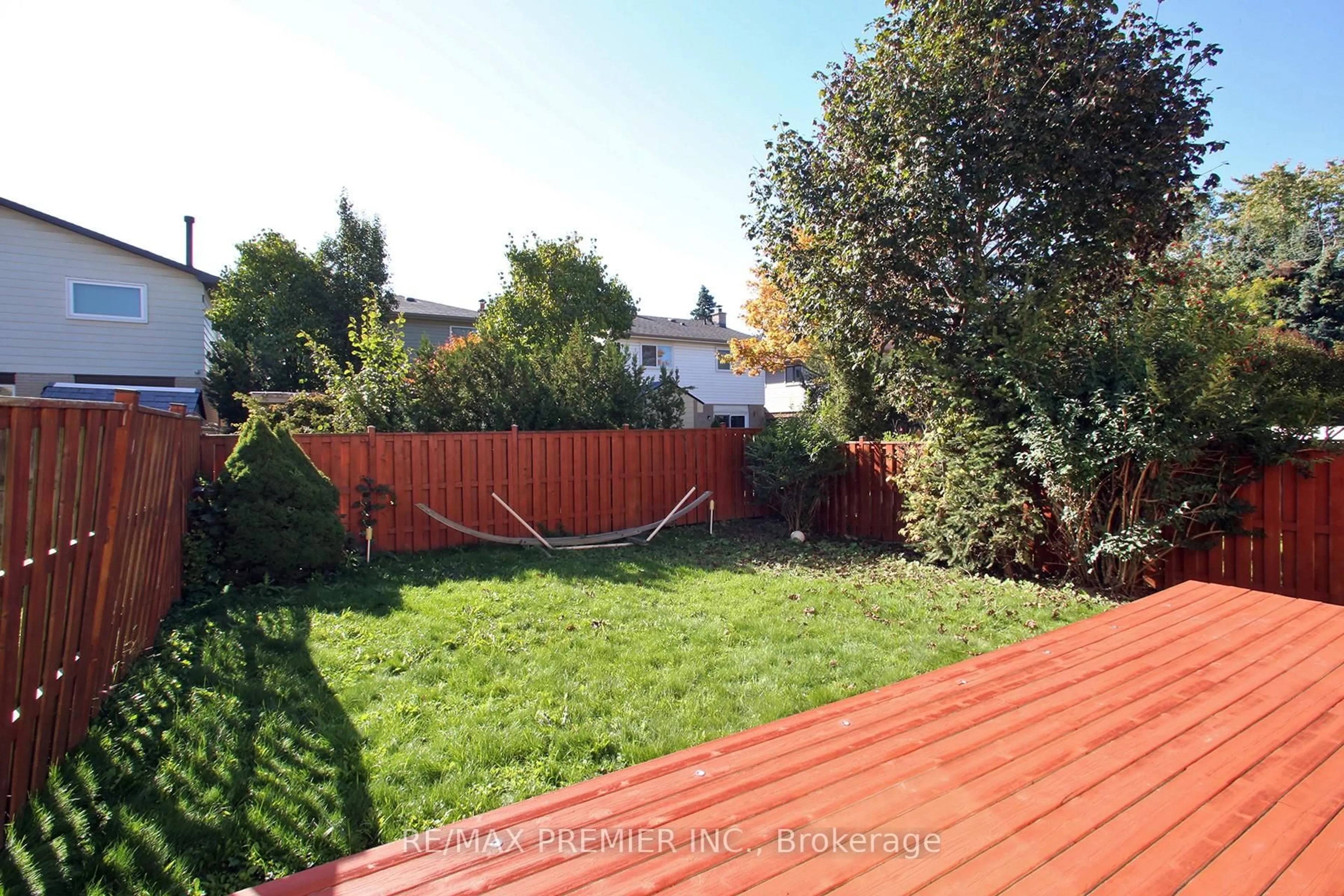 Patio, street for 600 Stonebridge Lane, Pickering Ontario L1W 3B3