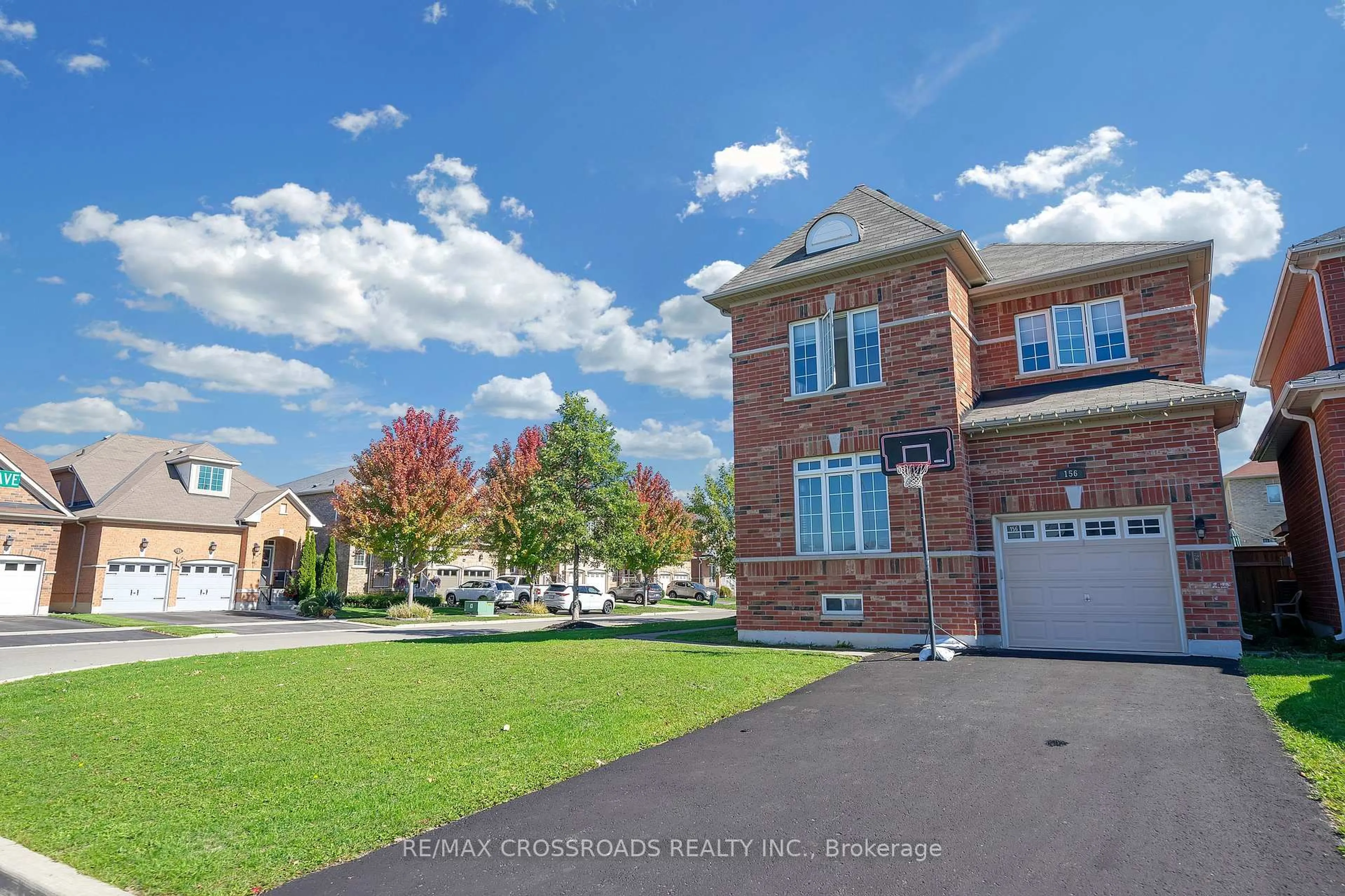 A pic from outside/outdoor area/front of a property/back of a property/a pic from drone, street for 156 Mcdonald Cres, Clarington Ontario L1B 0C9