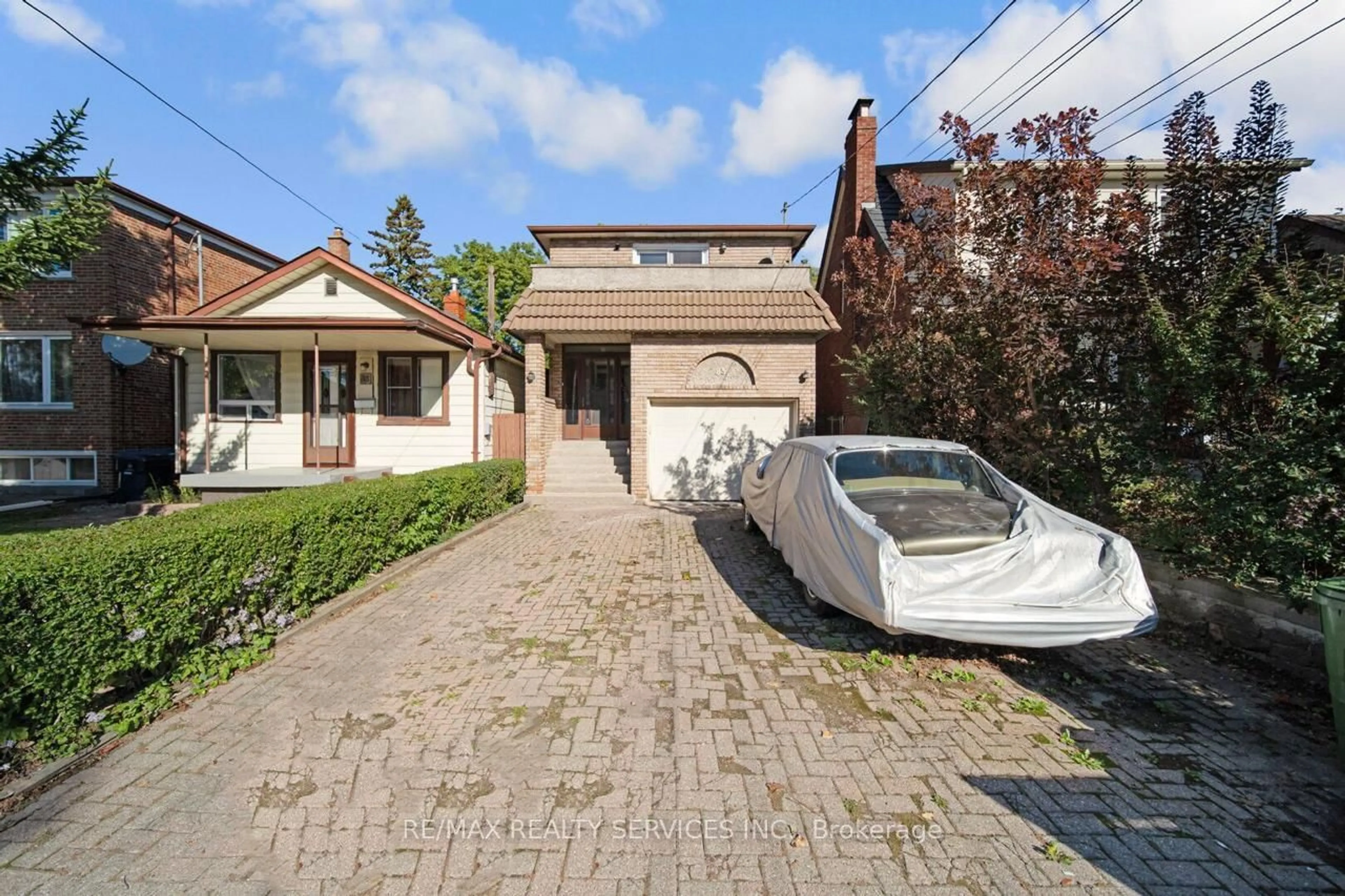 A pic from outside/outdoor area/front of a property/back of a property/a pic from drone, street for 83 Haslam St, Toronto Ontario M1N 3N8