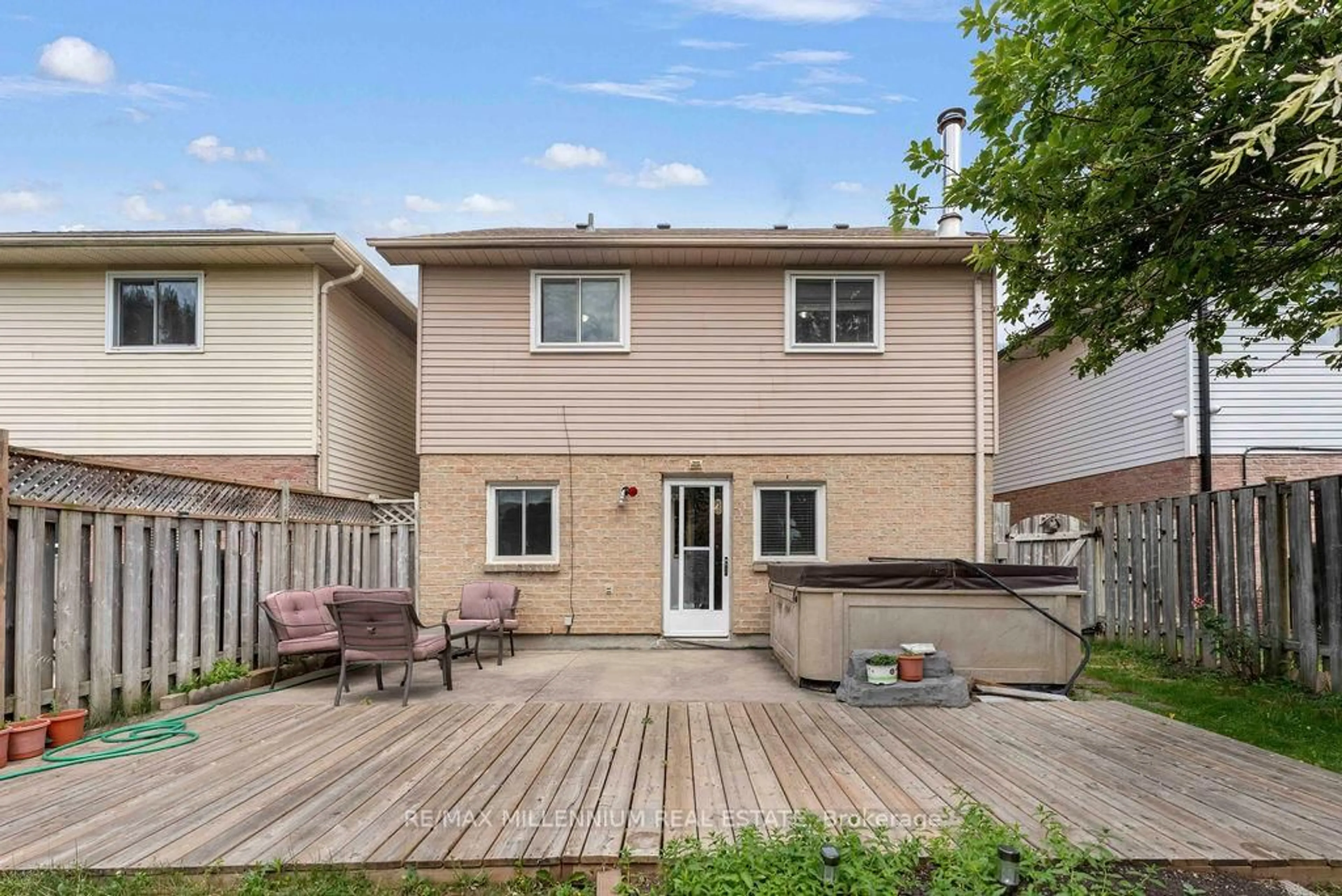 Patio, street for 7 Empire Cres, Clarington Ontario L1E 1E4