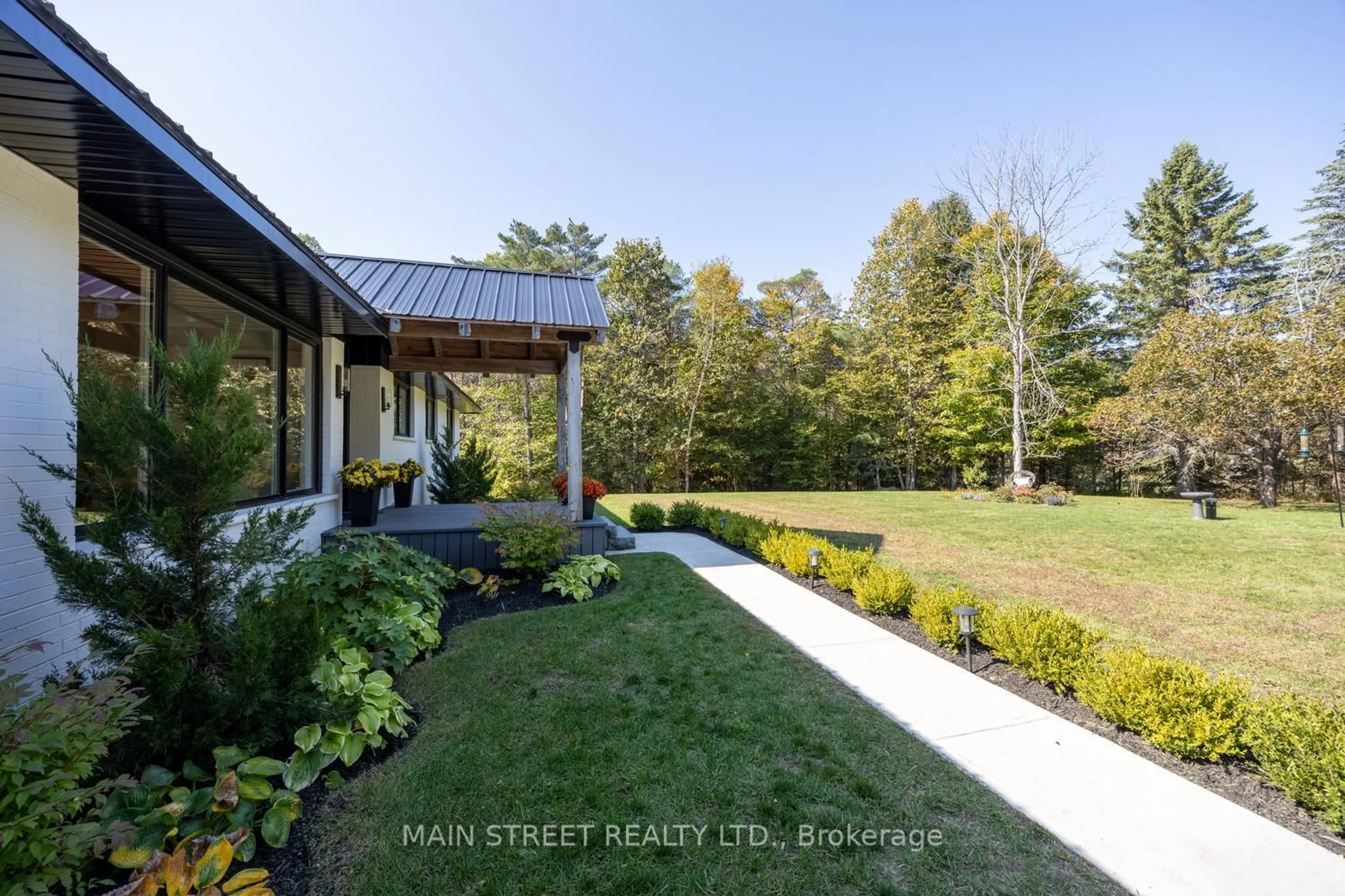 Patio, street for 4730 Devitts Rd, Scugog Ontario L0B 1B0