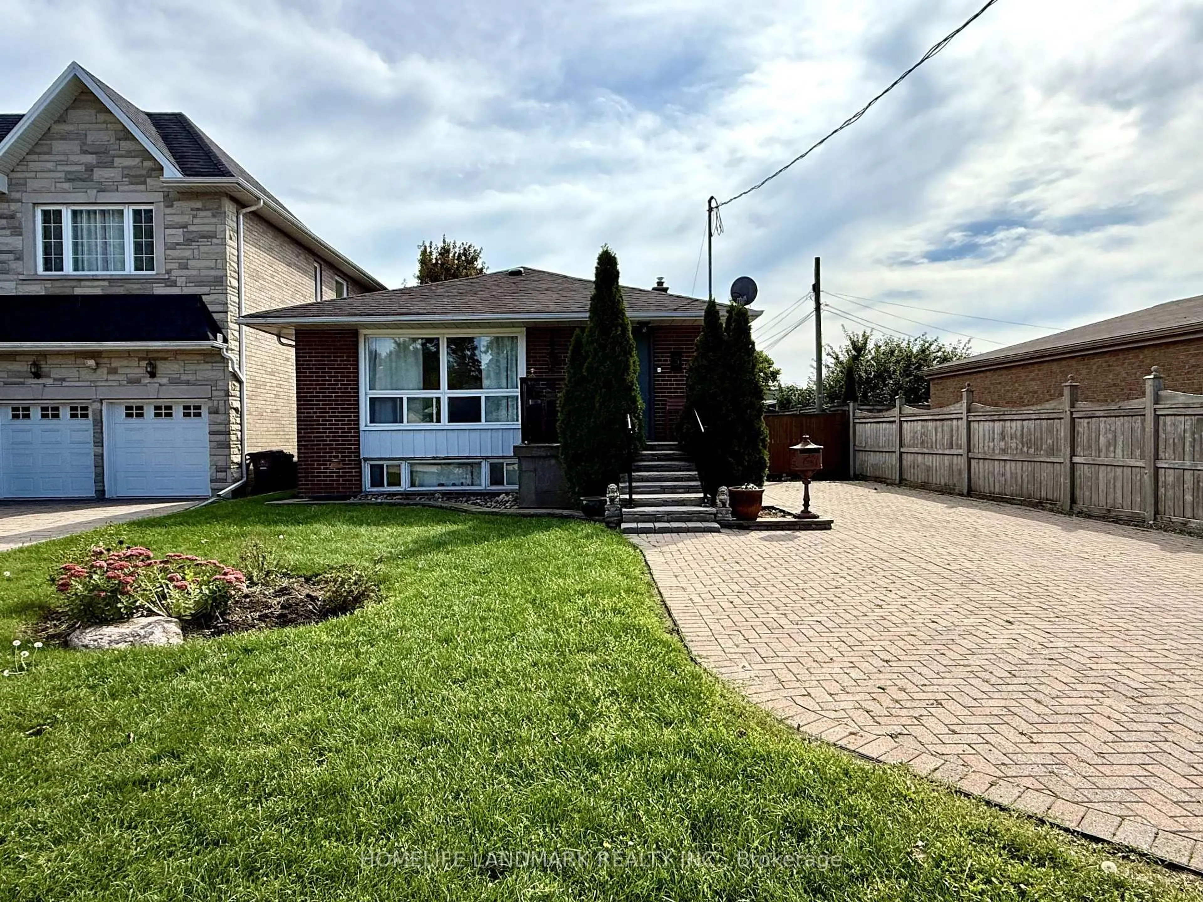 A pic from outside/outdoor area/front of a property/back of a property/a pic from drone, street for 3 Colony Rd, Toronto Ontario M1R 3S1