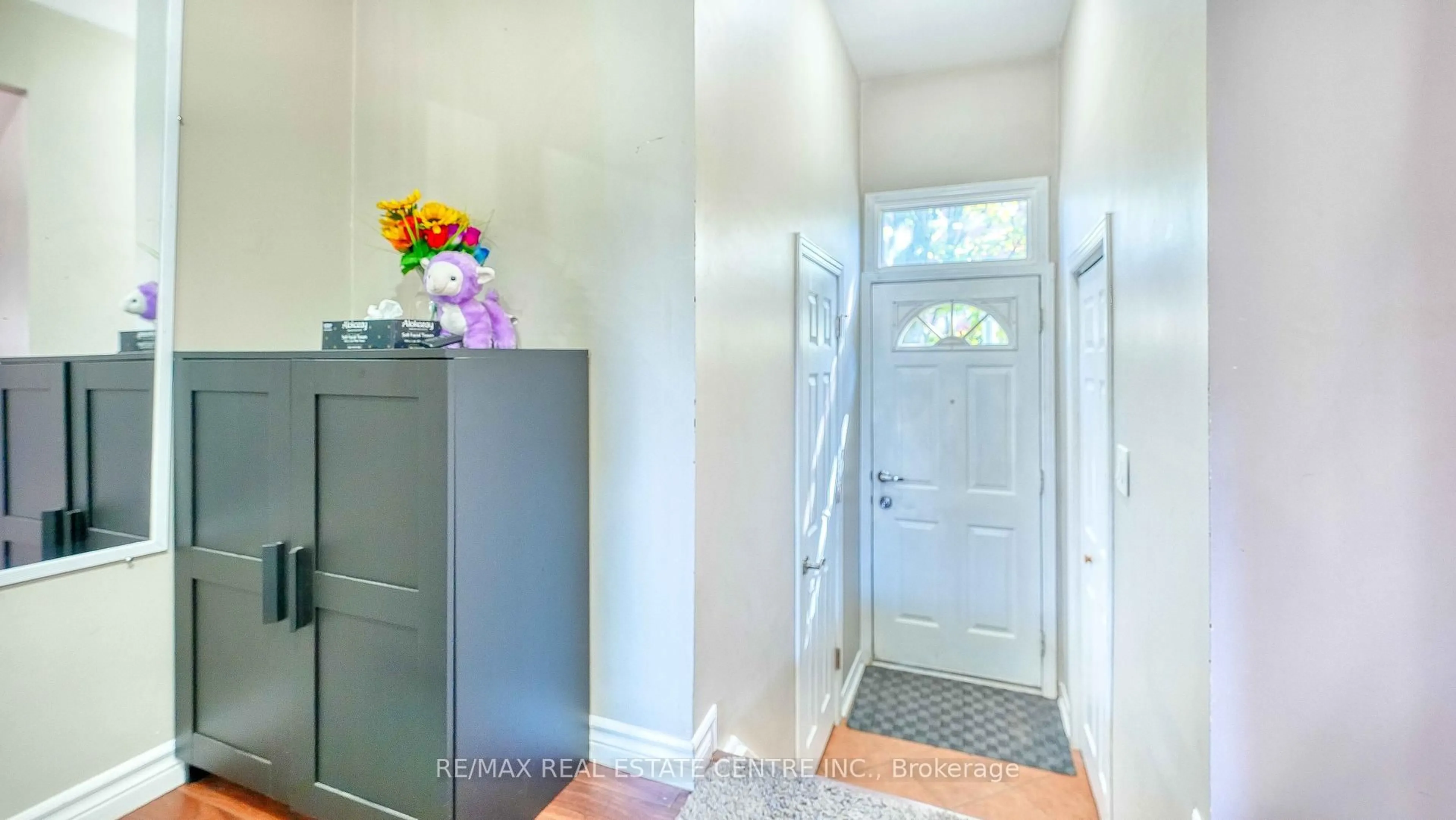 Indoor entryway for 1945 Denmar Rd #12, Pickering Ontario L1V 3E2