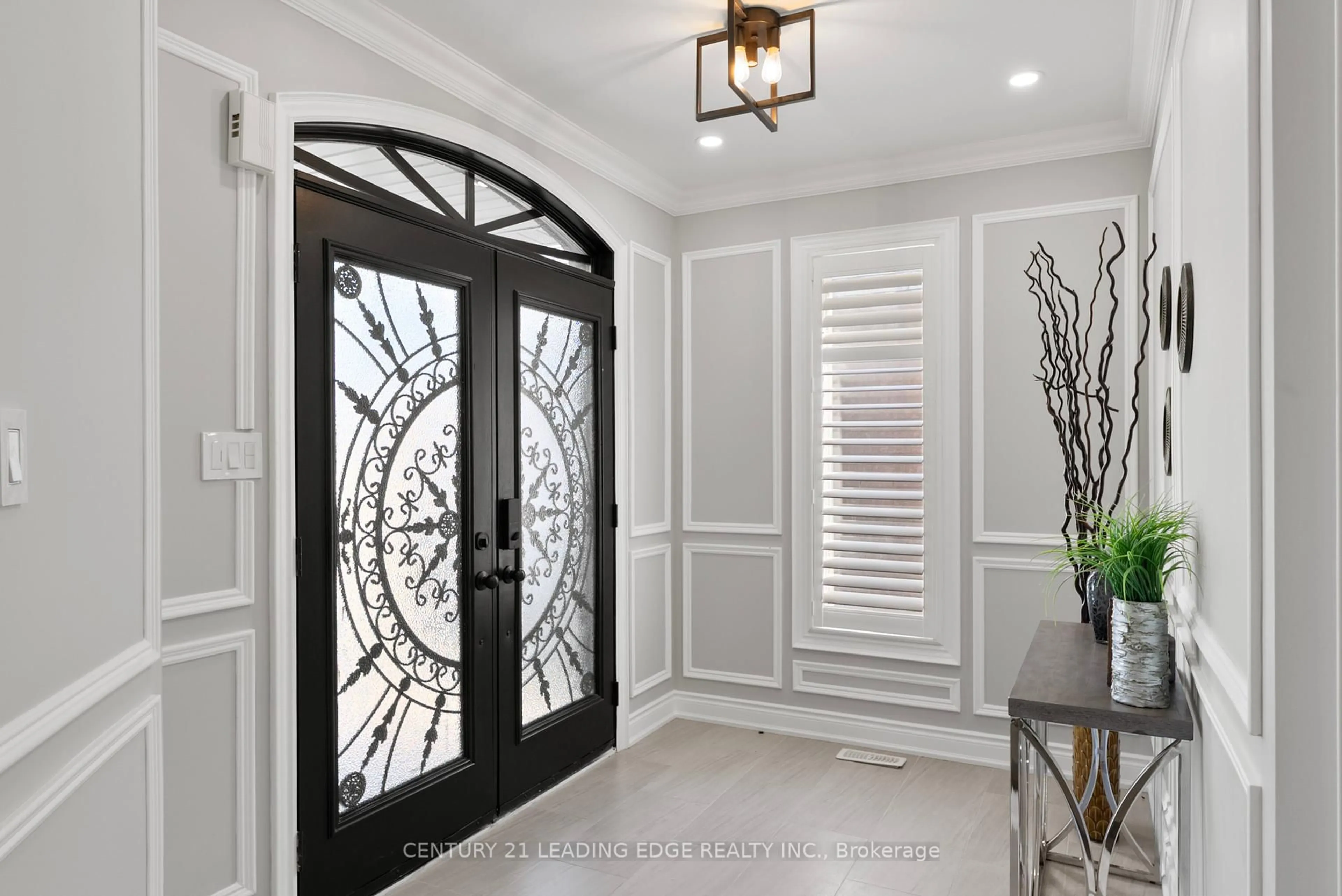 Indoor entryway for 66 Chatterson St, Whitby Ontario L1R 0B4
