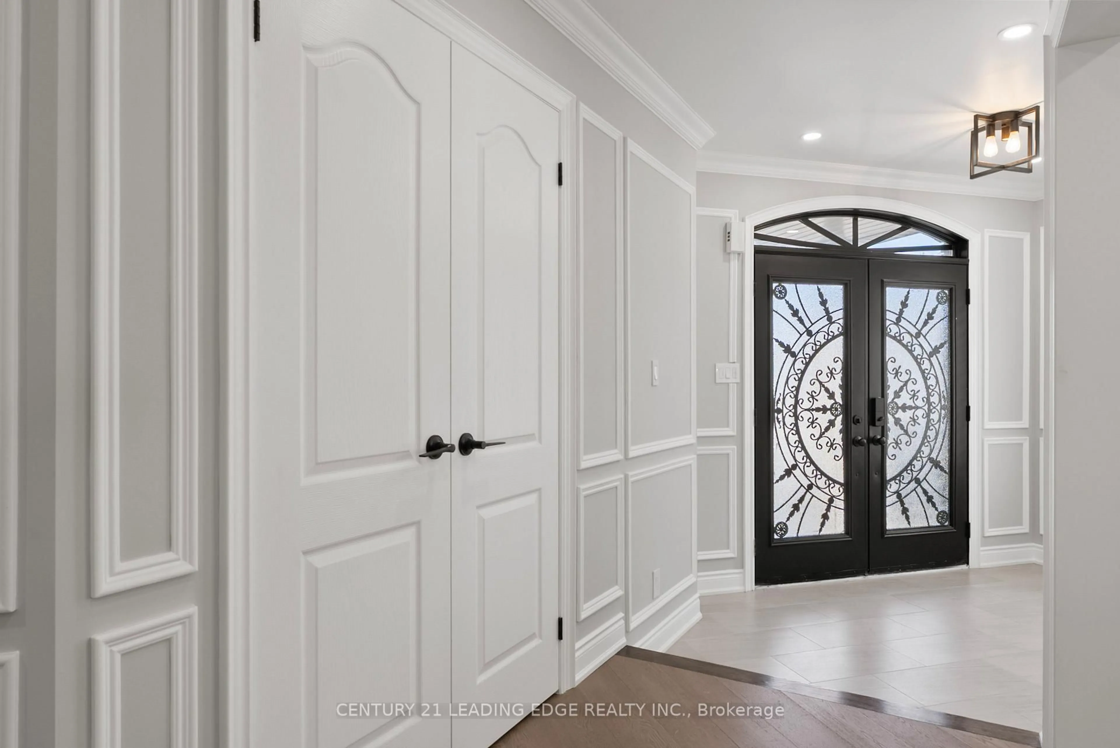 Indoor entryway for 66 Chatterson St, Whitby Ontario L1R 0B4