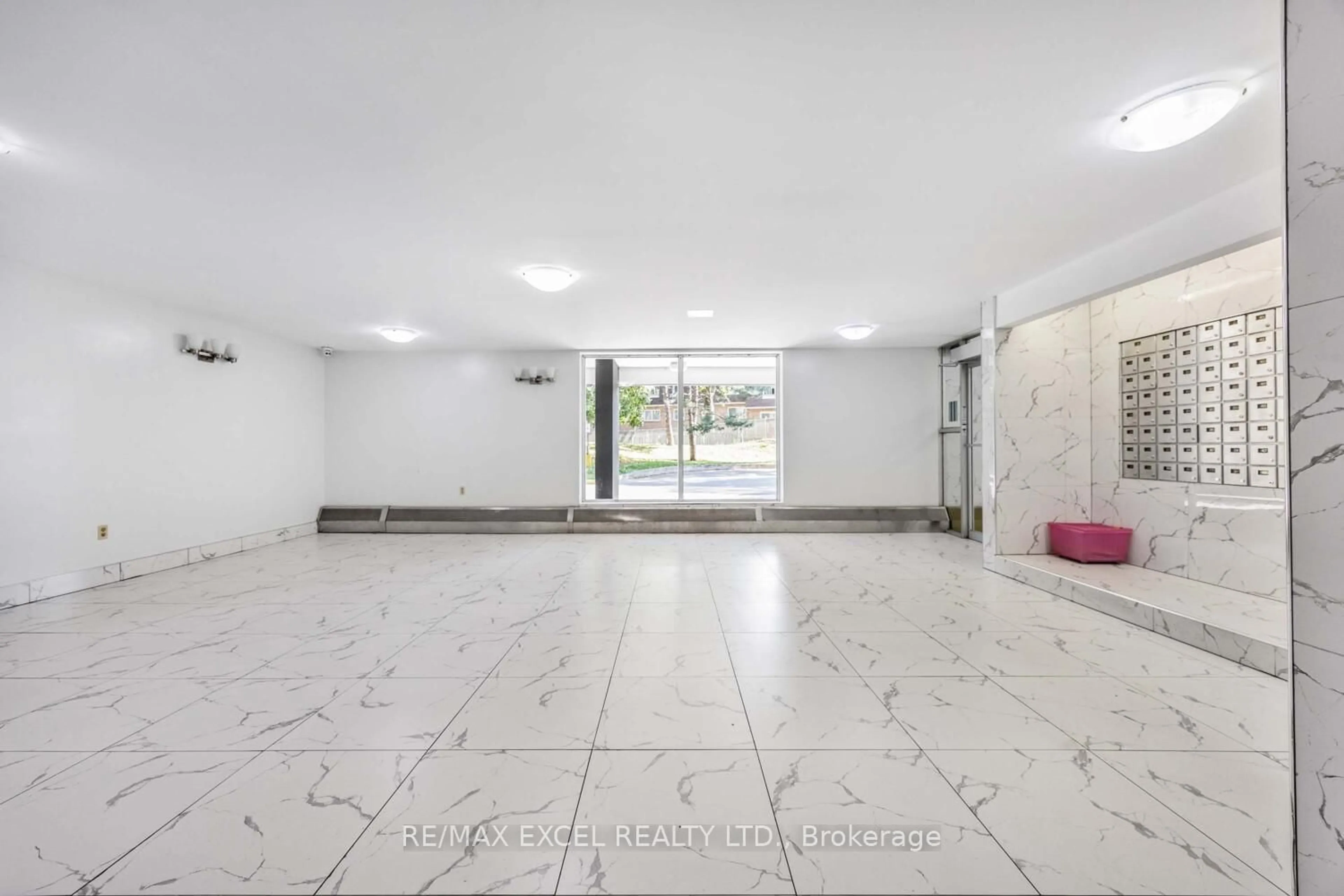 Lobby for 100 Dundalk Dr #817, Toronto Ontario M1P 4V2