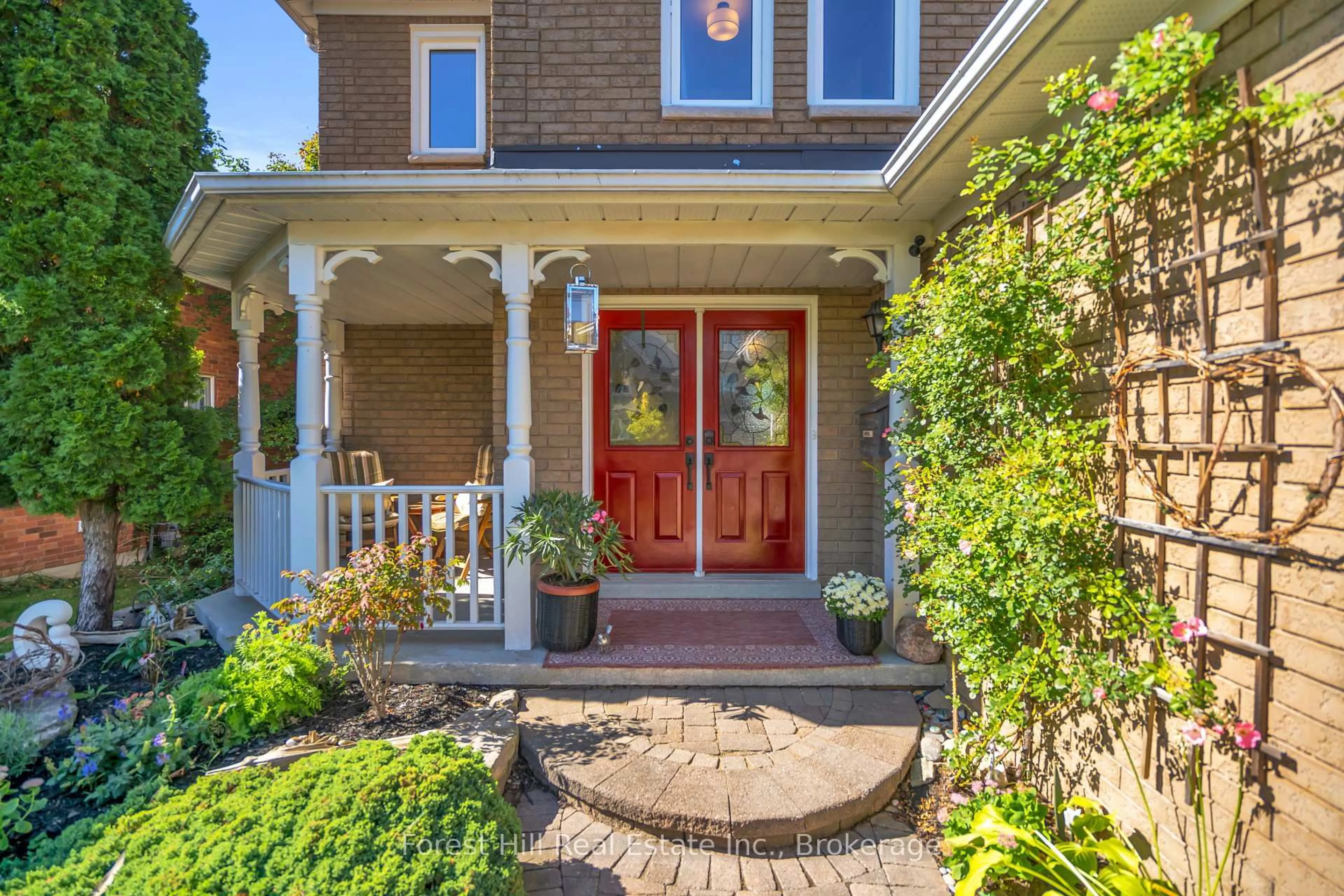 Home with brick exterior material, street for 17 Gilchrist Crt, Whitby Ontario L1R 2P3