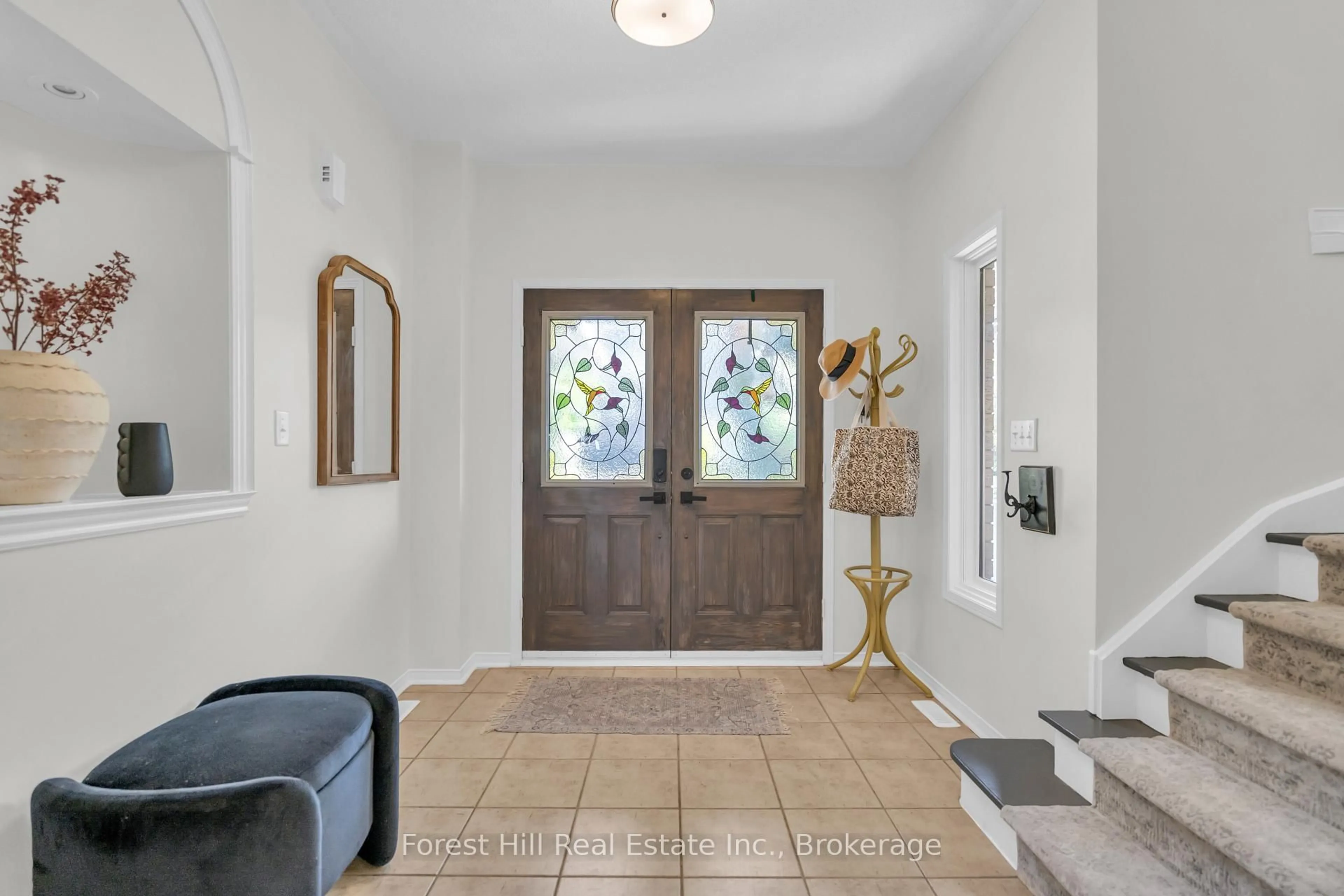 Indoor entryway for 17 Gilchrist Crt, Whitby Ontario L1R 2P3