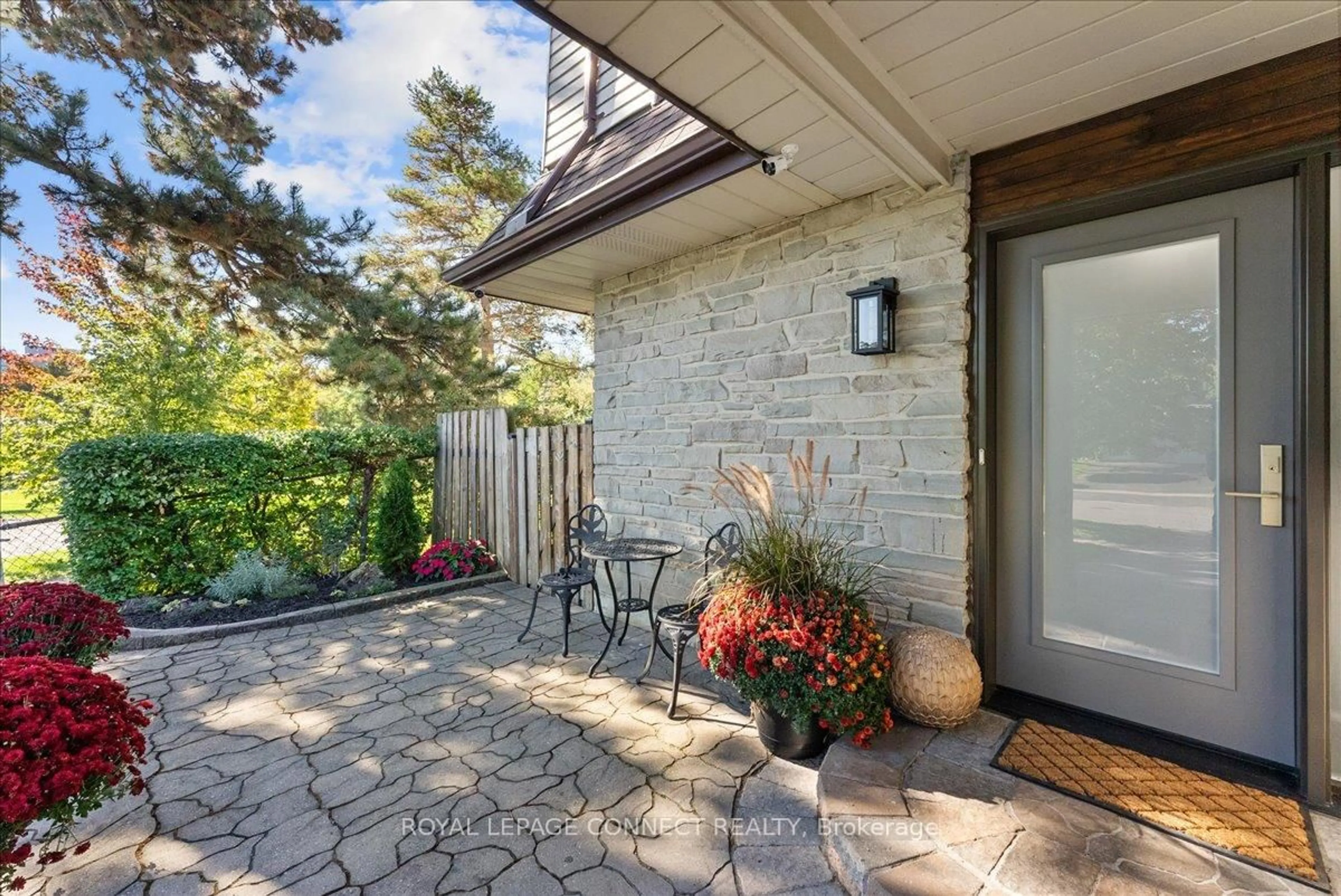 Patio, street for 1800 Shadybrook Dr, Pickering Ontario L1V 3A5