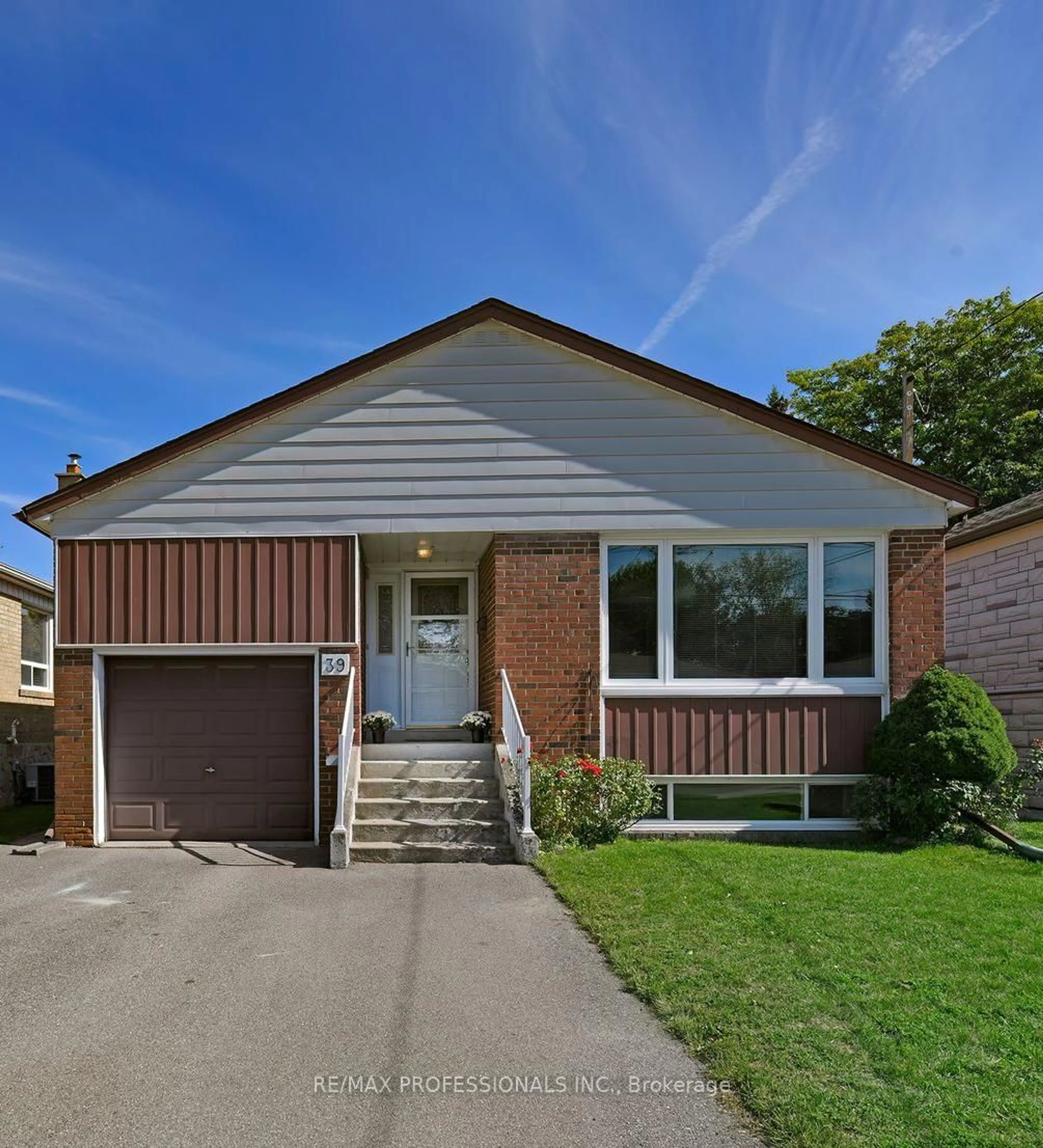Home with brick exterior material, street for 39 Montvale Dr, Toronto Ontario M1M 3E5