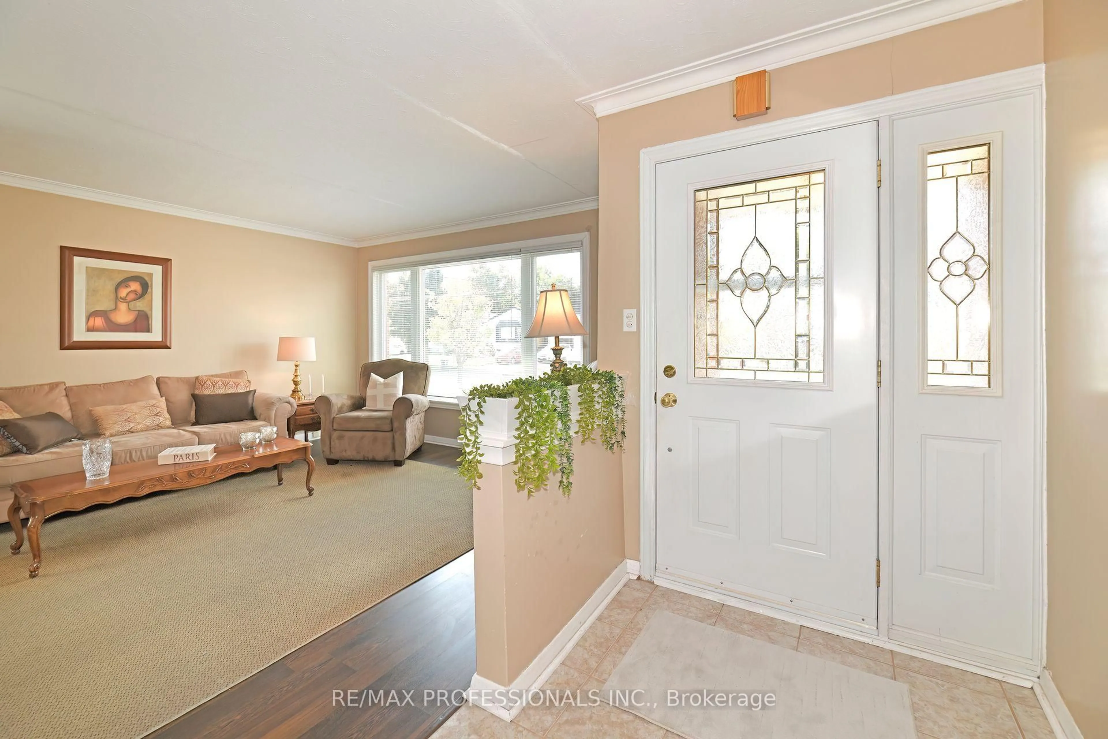 Indoor entryway for 39 Montvale Dr, Toronto Ontario M1M 3E5