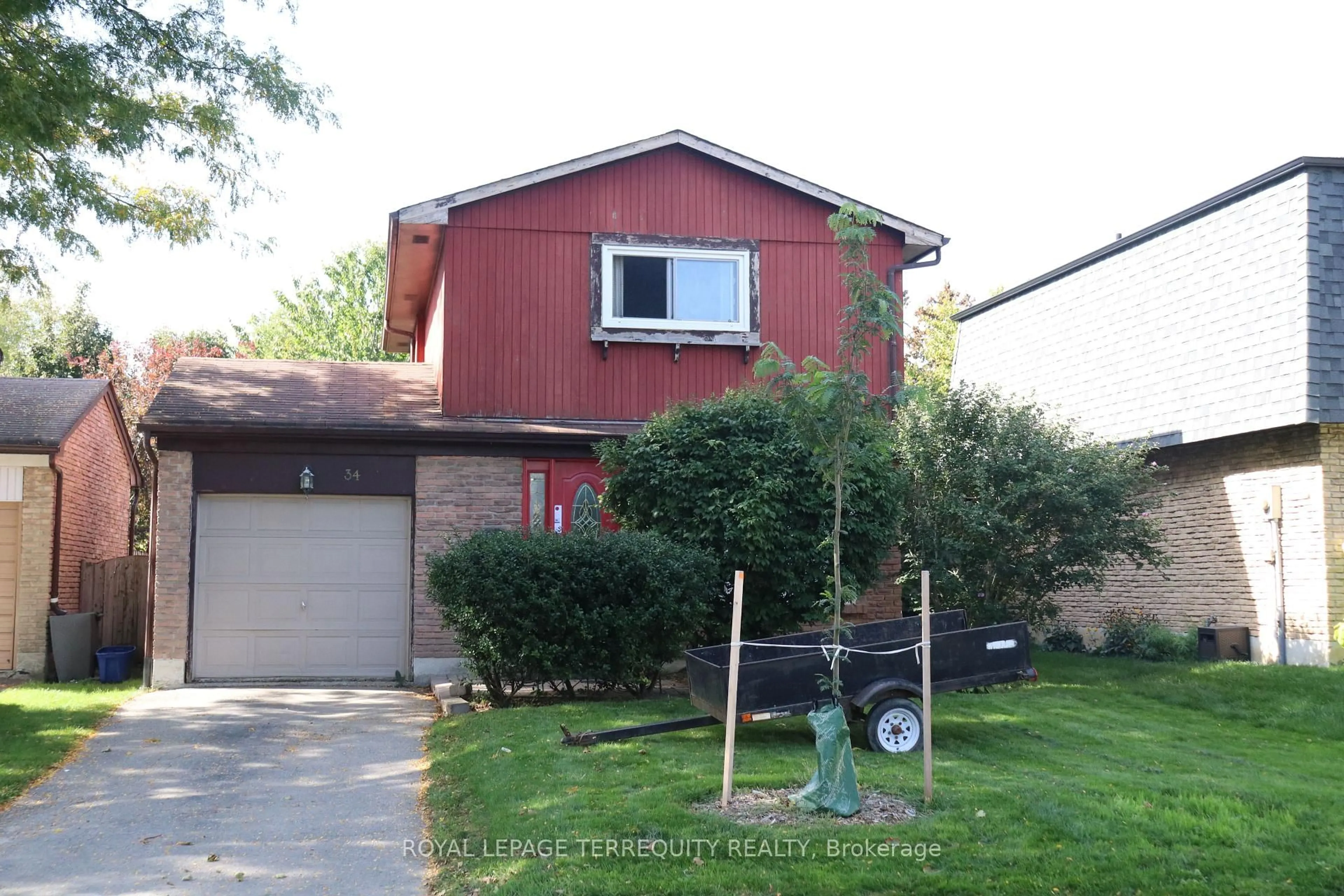 Home with brick exterior material, street for 34 Ivanic Crt, Whitby Ontario L1N 6E3