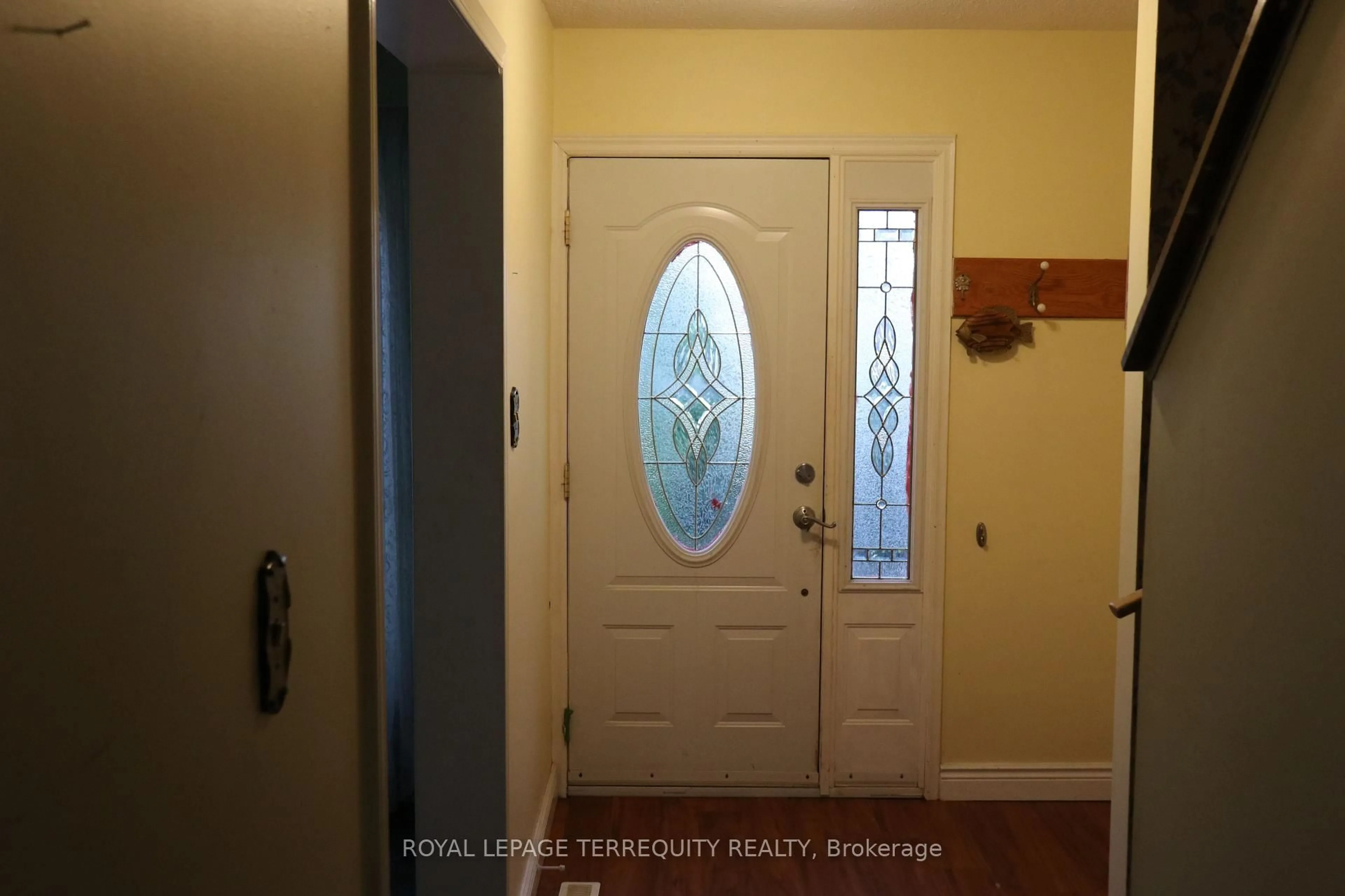 Indoor entryway for 34 Ivanic Crt, Whitby Ontario L1N 6E3