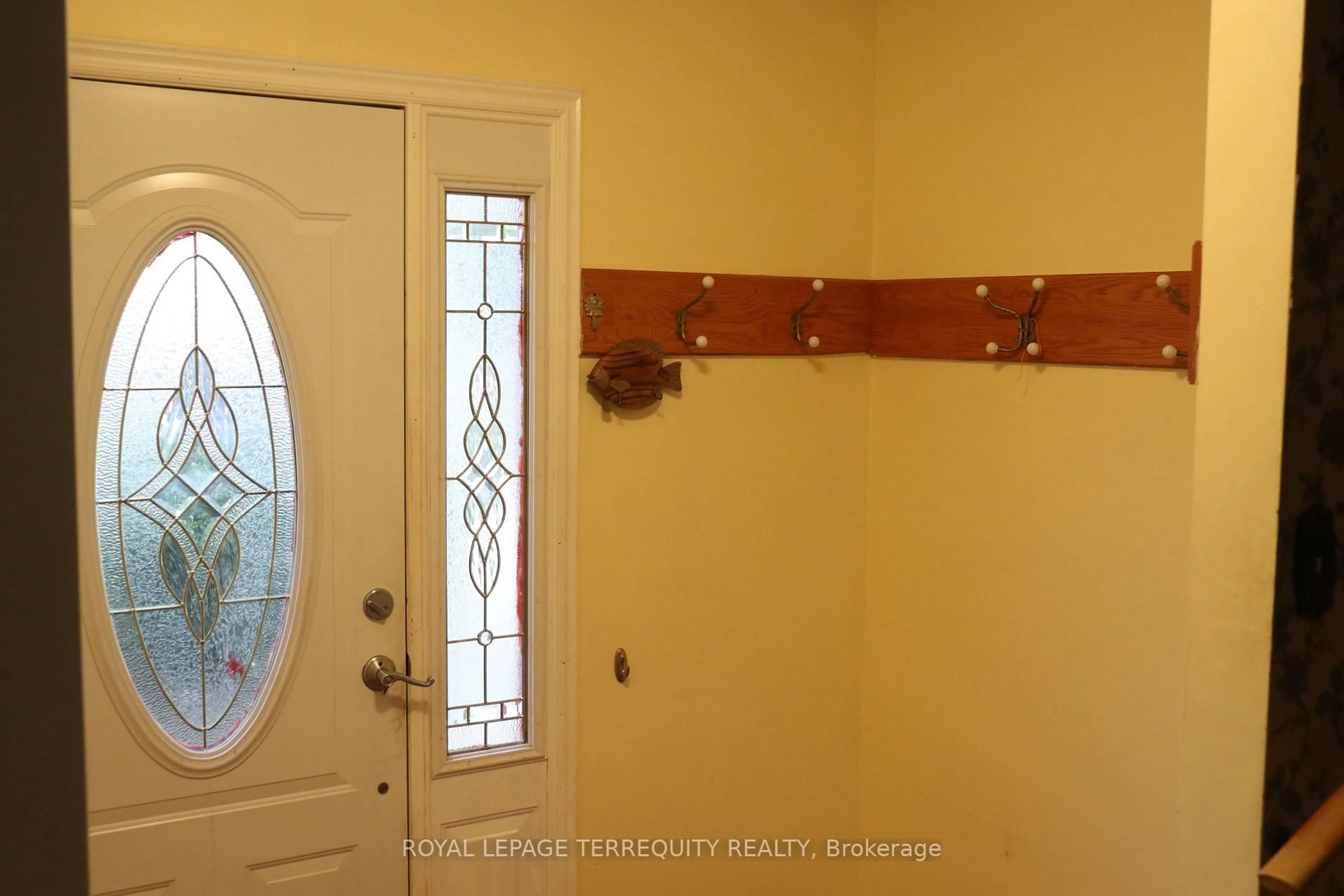 Indoor entryway for 34 Ivanic Crt, Whitby Ontario L1N 6E3