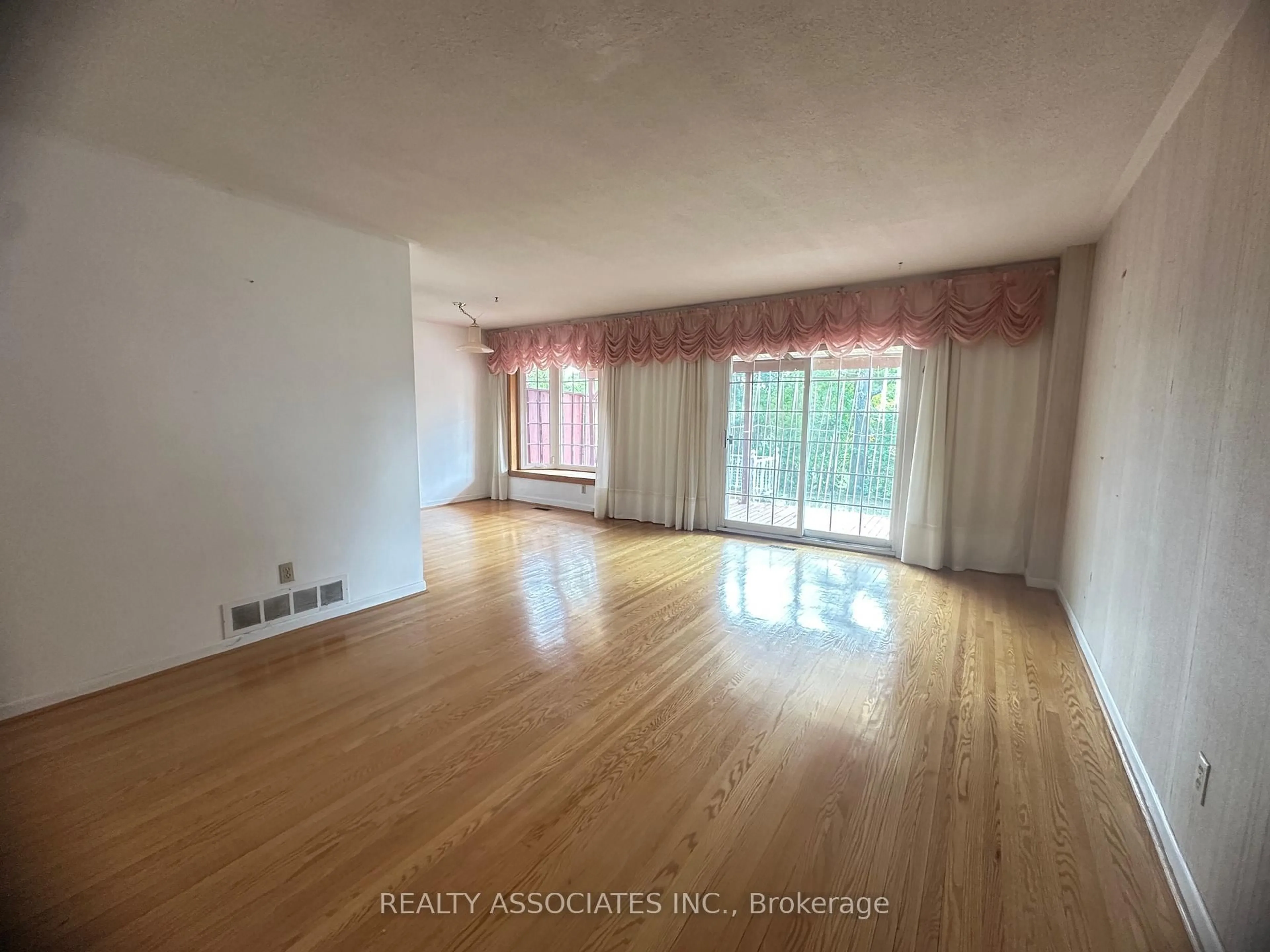 A pic of a room for 117 Crockamhill Dr, Toronto Ontario M1S 2L2
