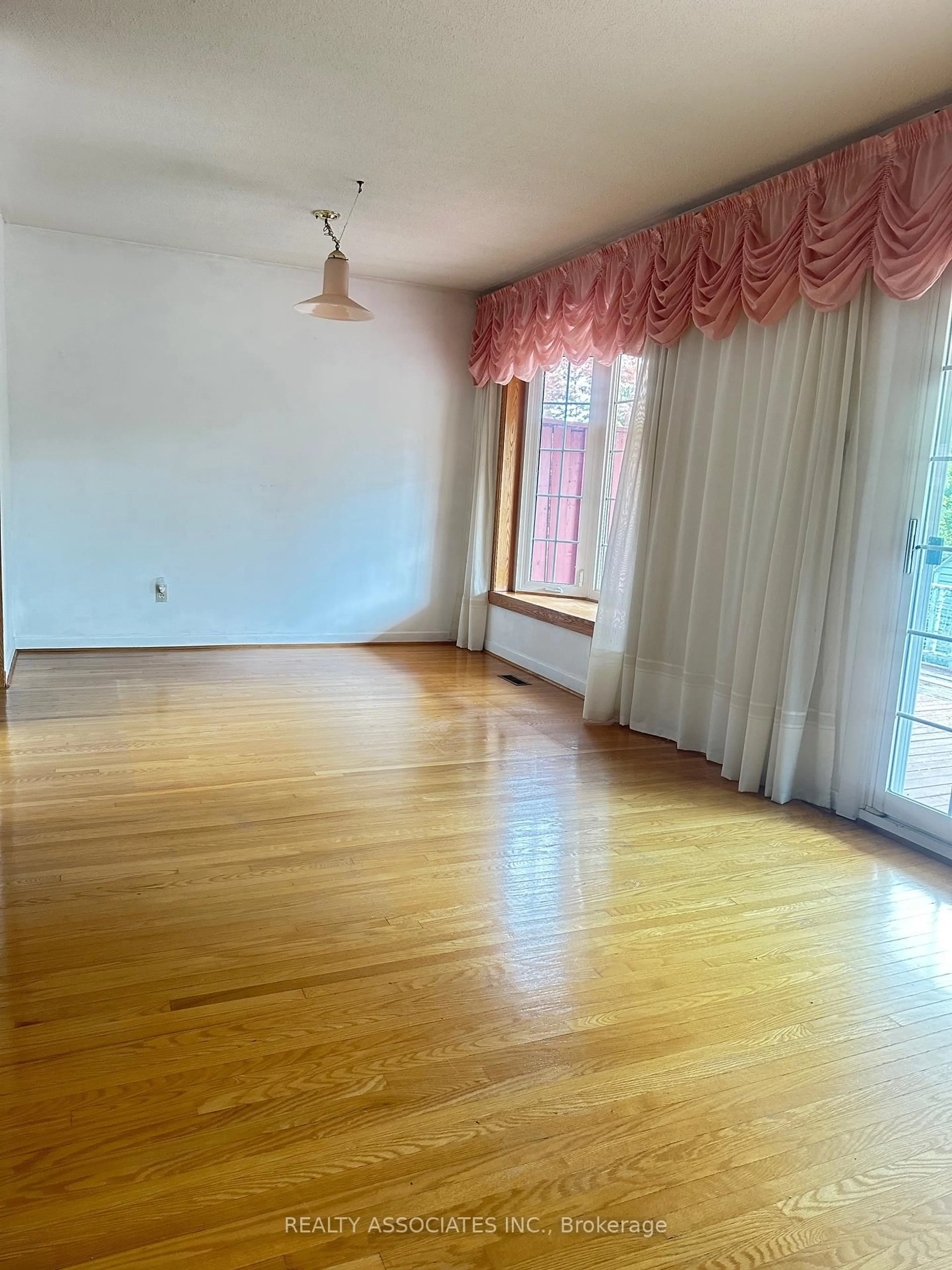 A pic of a room for 117 Crockamhill Dr, Toronto Ontario M1S 2L2