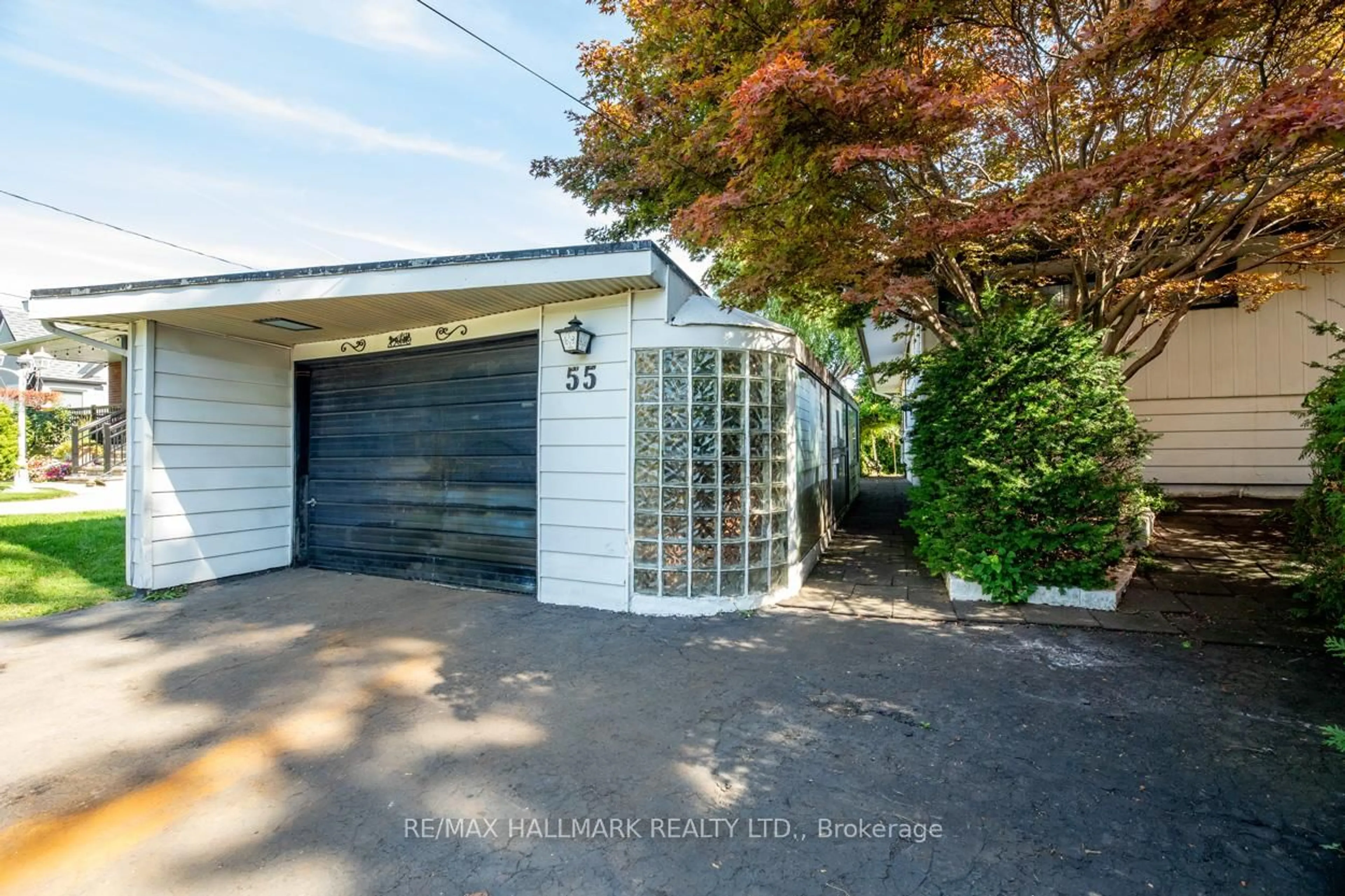 Indoor garage for 55 Wexford Blvd, Toronto Ontario M1R 1L2