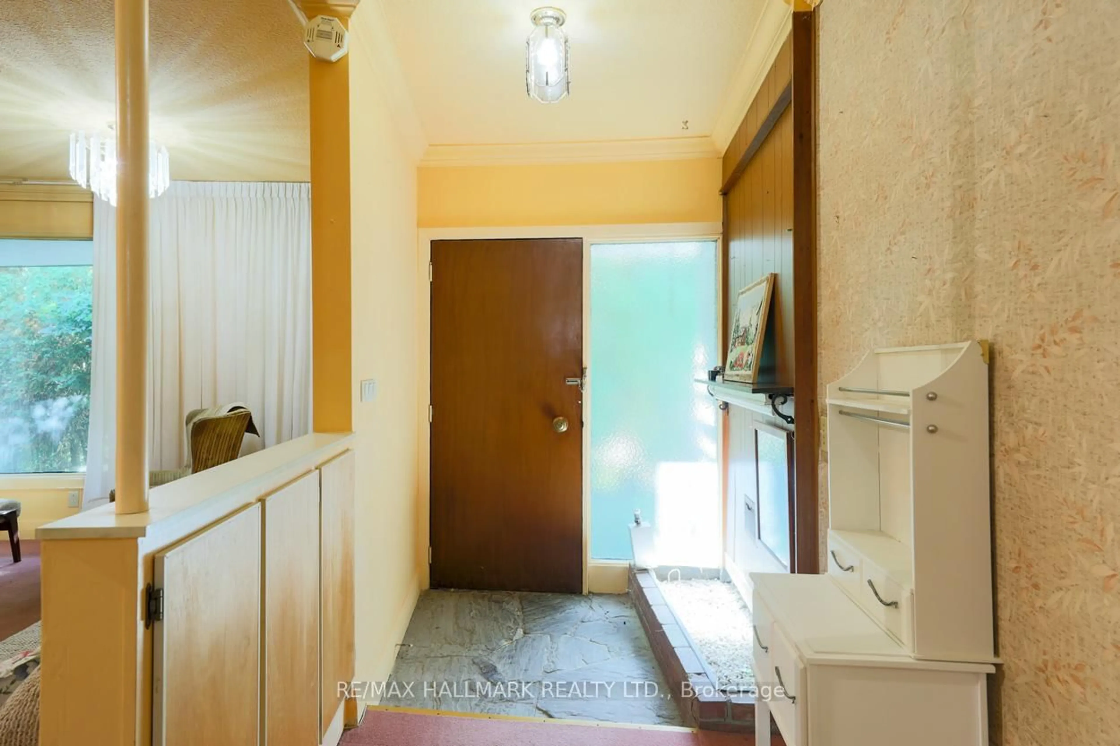 Indoor foyer for 55 Wexford Blvd, Toronto Ontario M1R 1L2