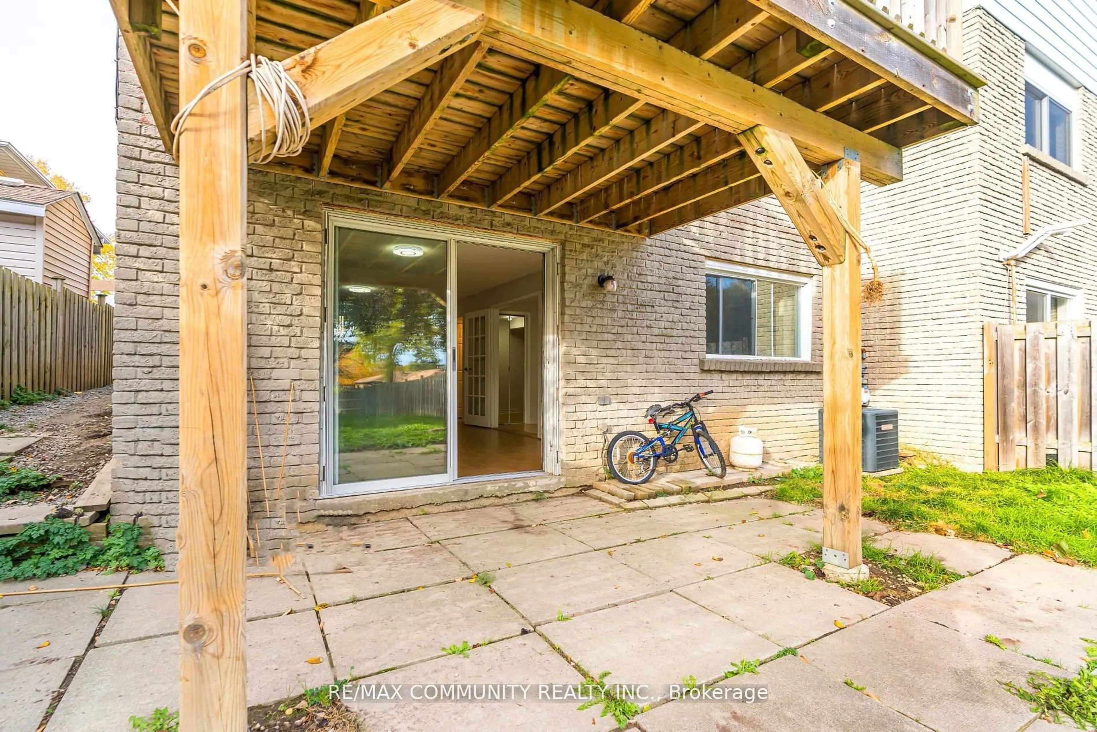 Unknown for 667 Westshore Blvd, Pickering Ontario L1W 3G2