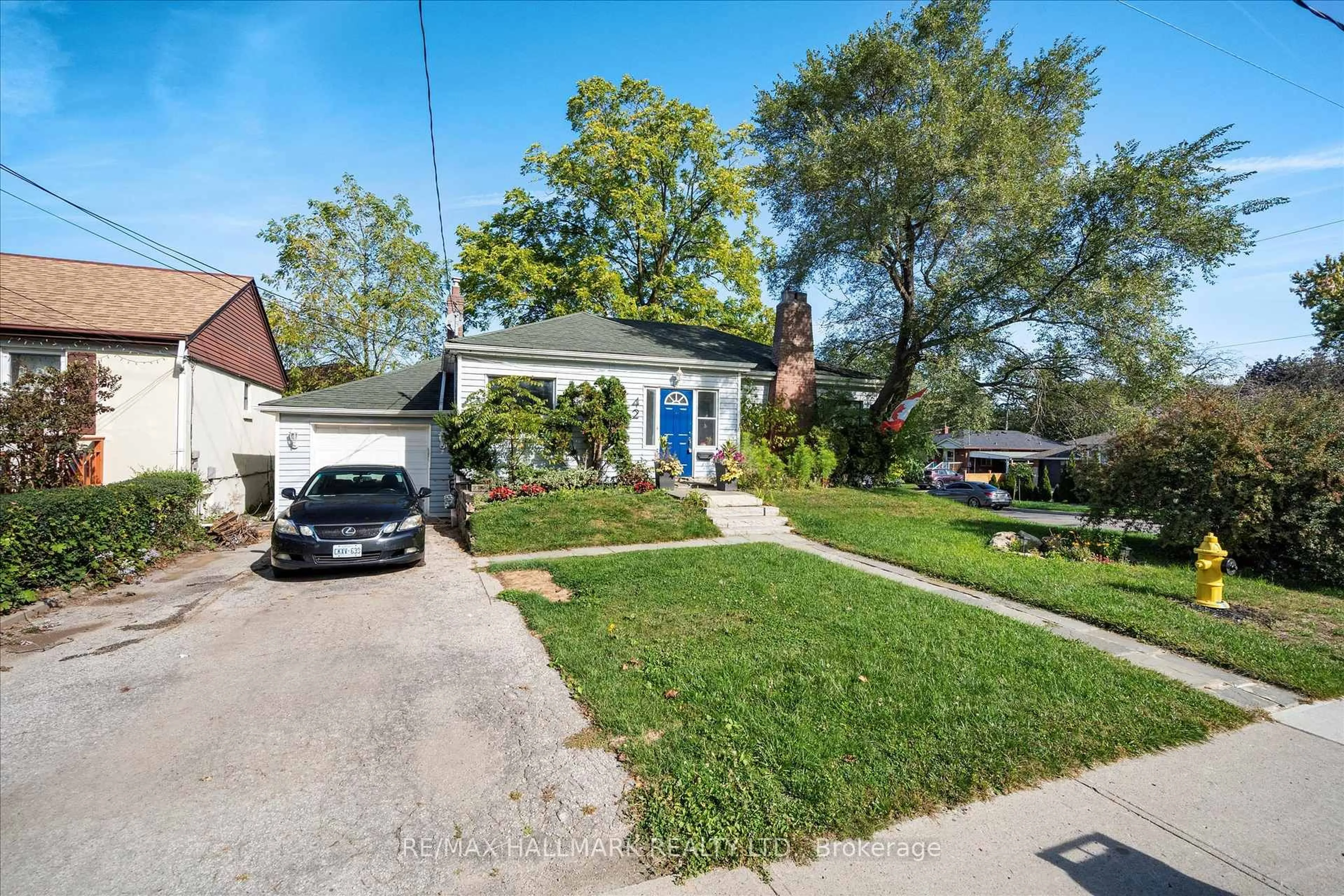 A pic from outside/outdoor area/front of a property/back of a property/a pic from drone, street for 42 Anson Ave, Toronto Ontario M1M 1X3