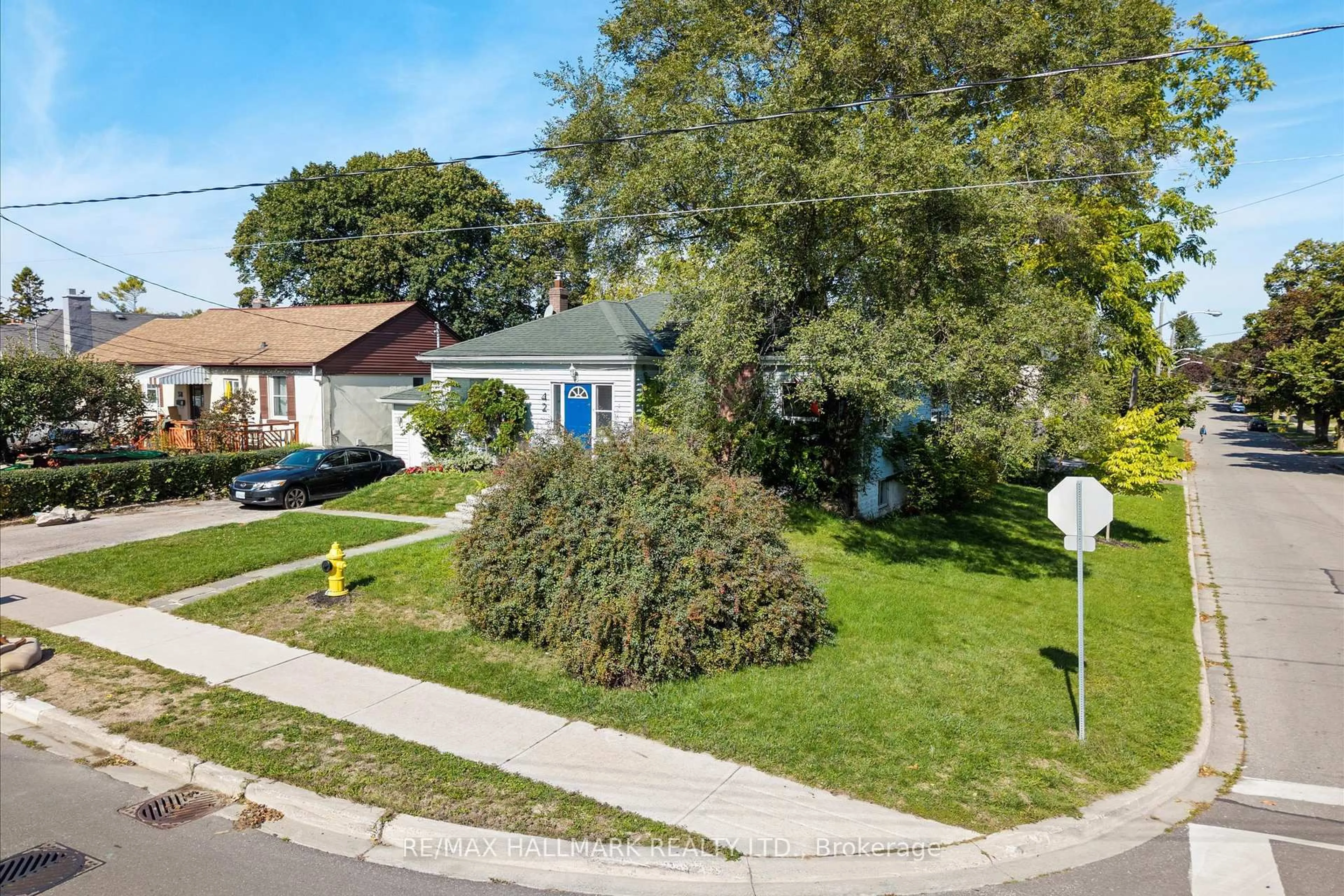 A pic from outside/outdoor area/front of a property/back of a property/a pic from drone, street for 42 Anson Ave, Toronto Ontario M1M 1X3