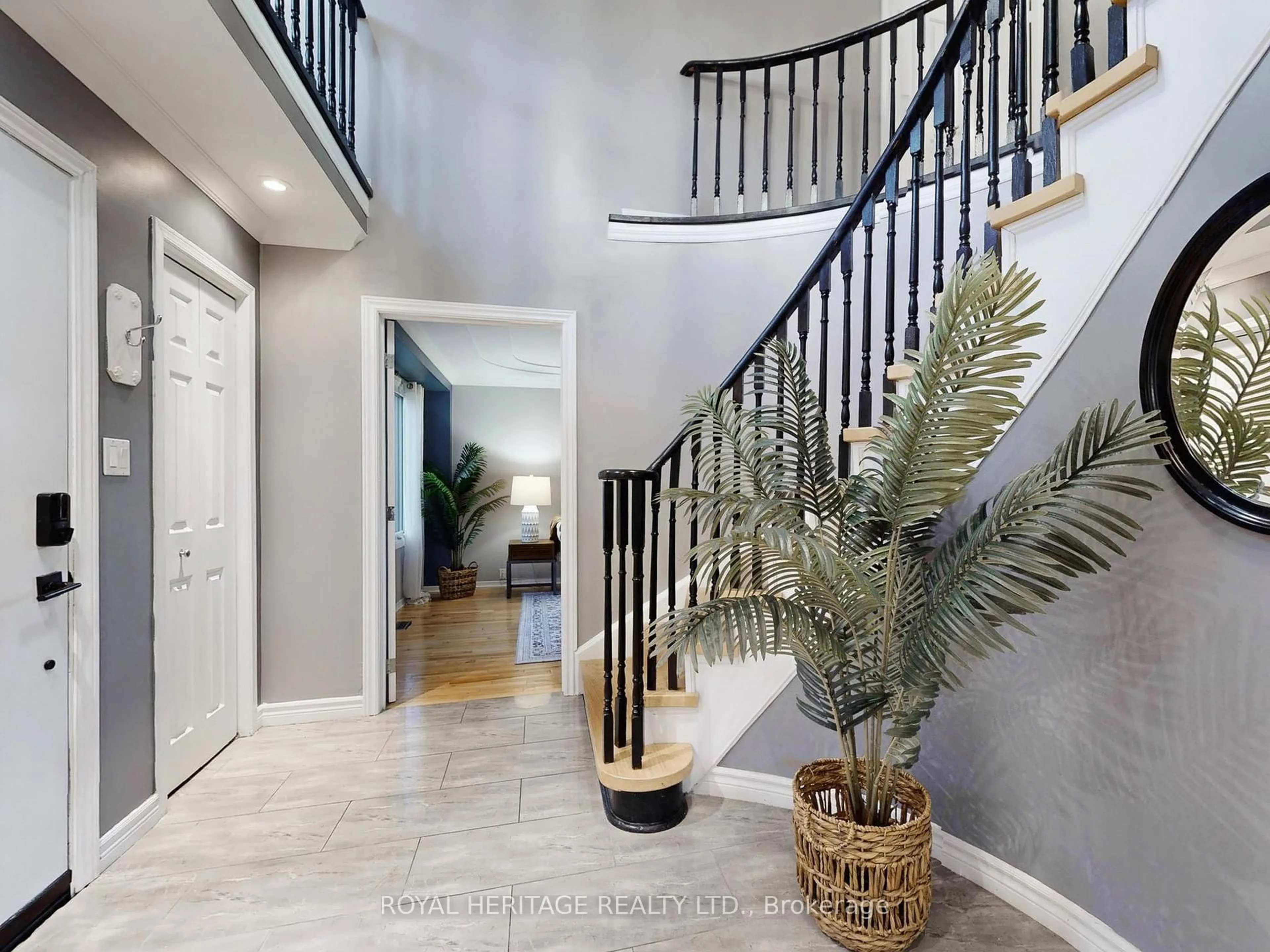 Indoor entryway for 138 William Stephenson Dr, Whitby Ontario L1N 8V3