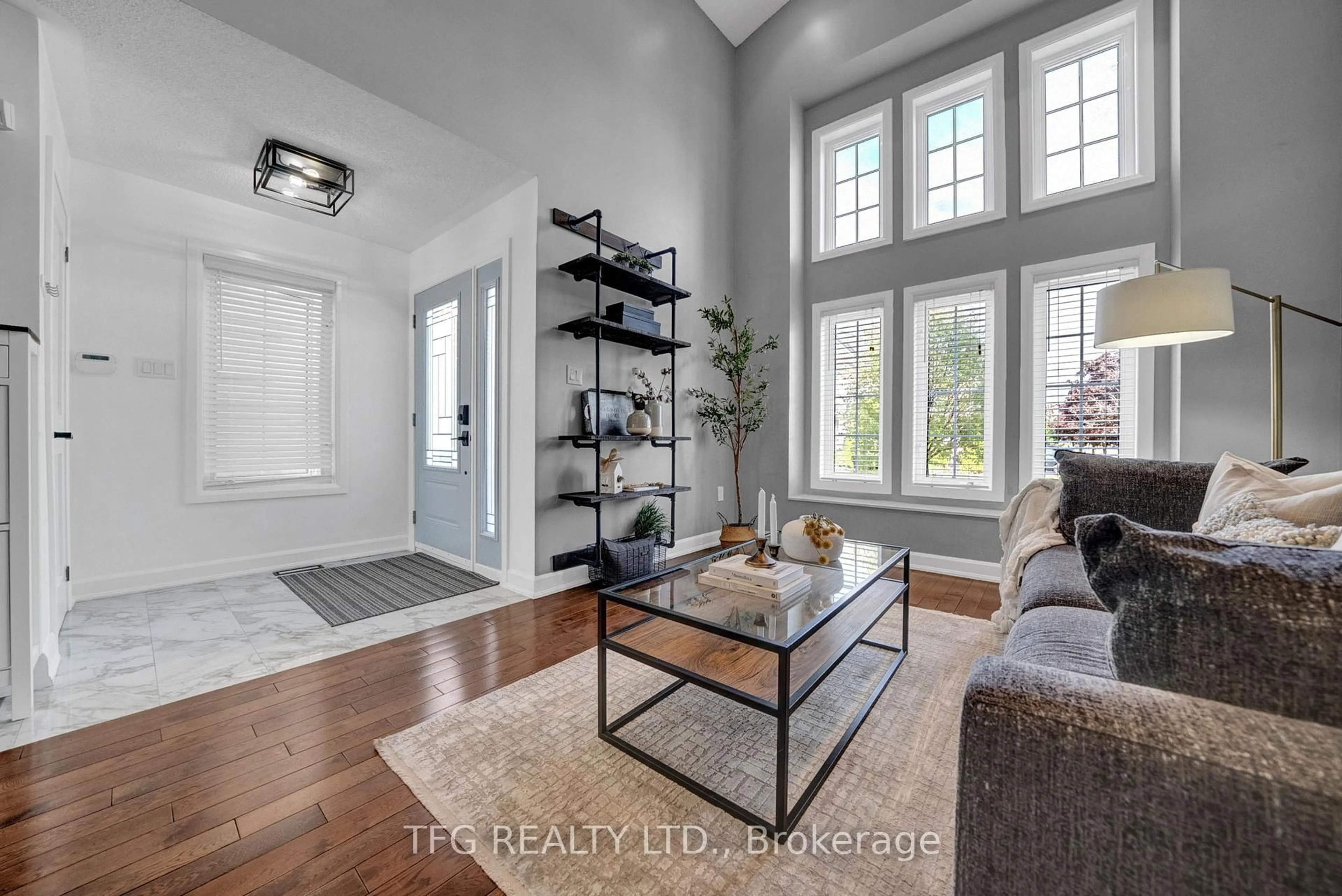 Indoor entryway for 1436 Bridgeport St, Oshawa Ontario L1K 2P5