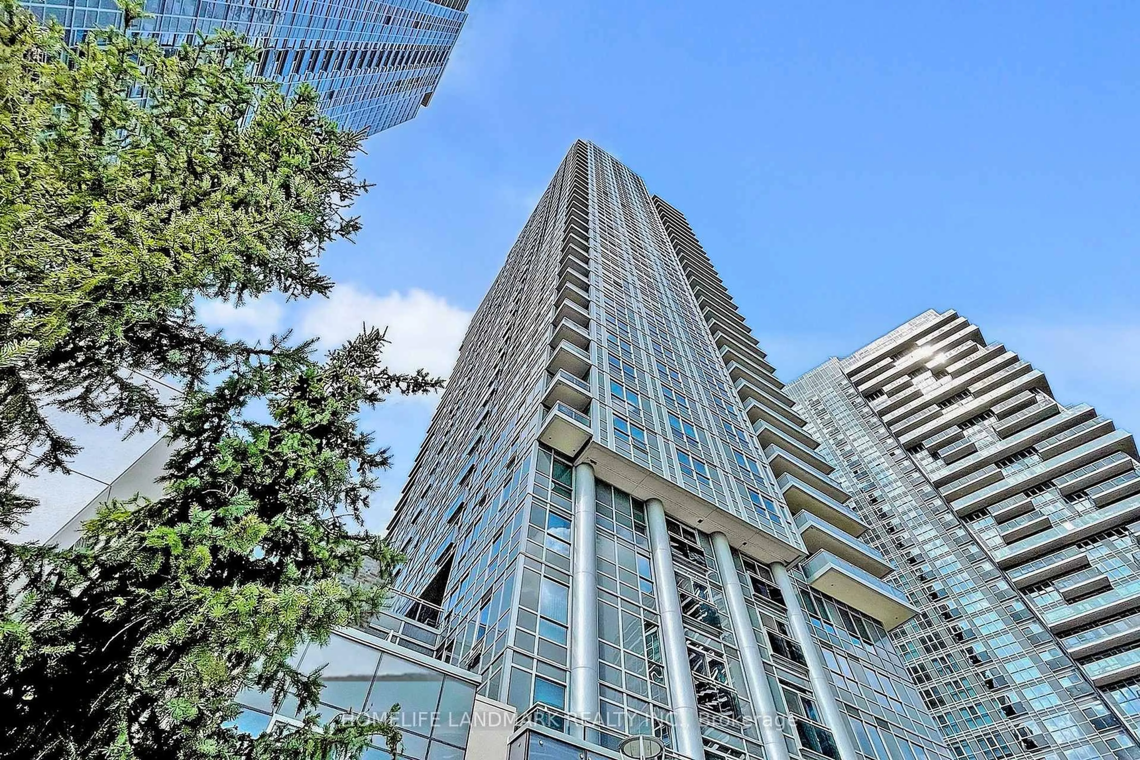 Indoor foyer for 255 Village Green Sq #2106, Toronto Ontario M1S 0L7