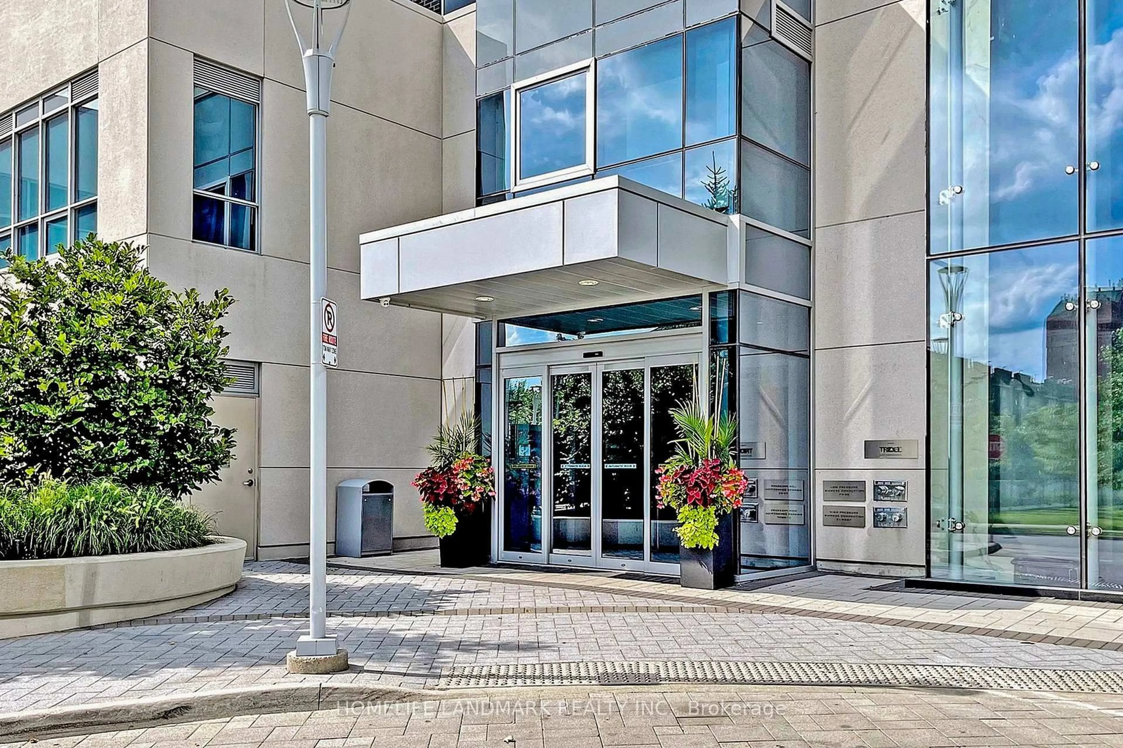 Indoor foyer for 255 Village Green Sq #2106, Toronto Ontario M1S 0L7