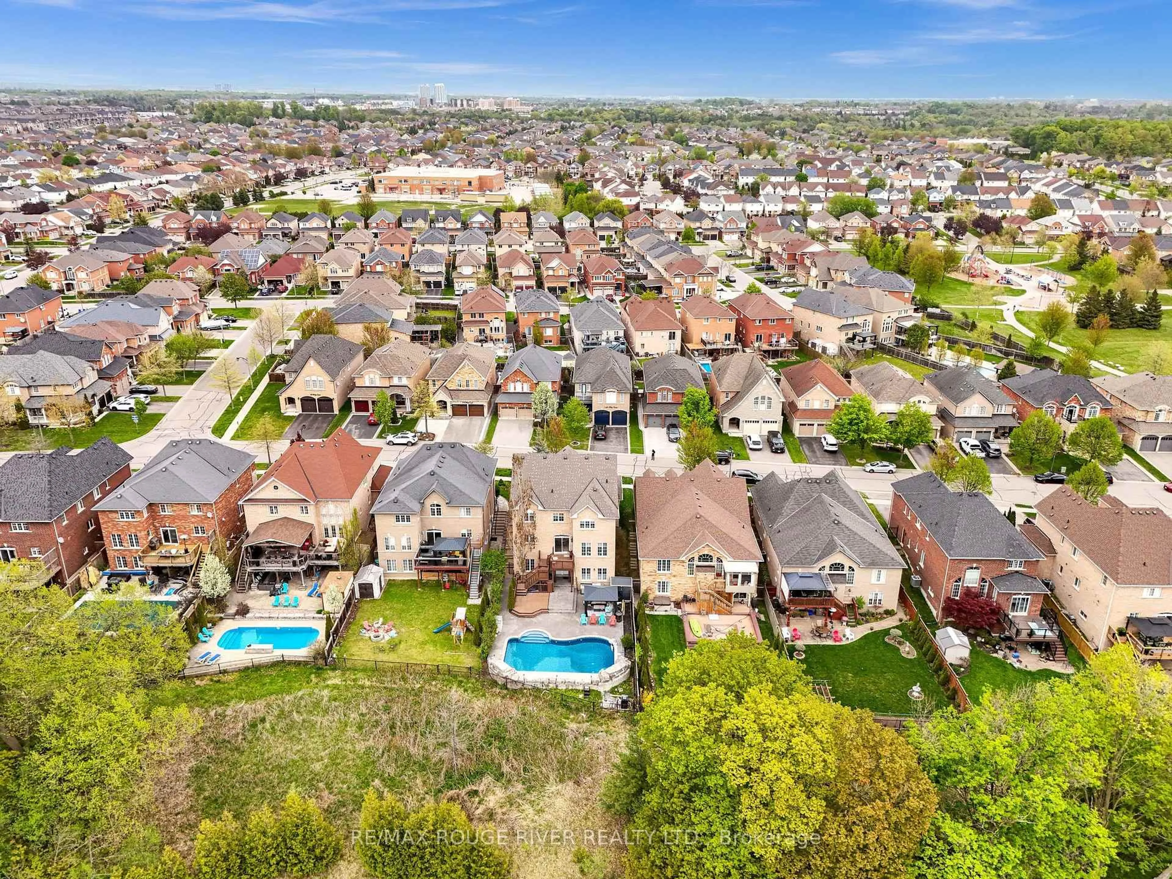 A pic from outside/outdoor area/front of a property/back of a property/a pic from drone, unknown for 8 St Philip Crt, Whitby Ontario L1P 0A5