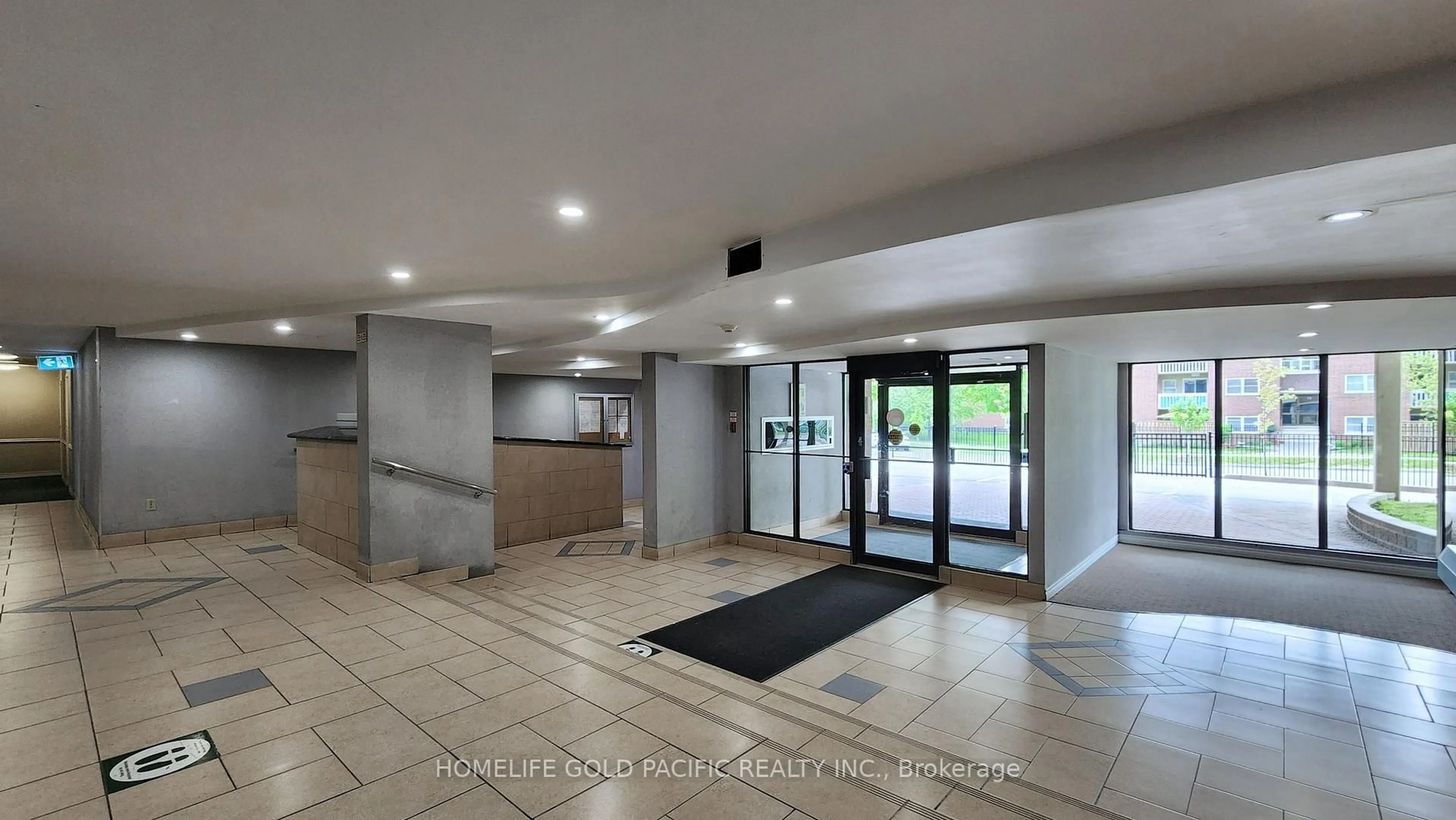 Indoor foyer for 99 Blackwell Ave #809, Toronto Ontario M1B 3R5