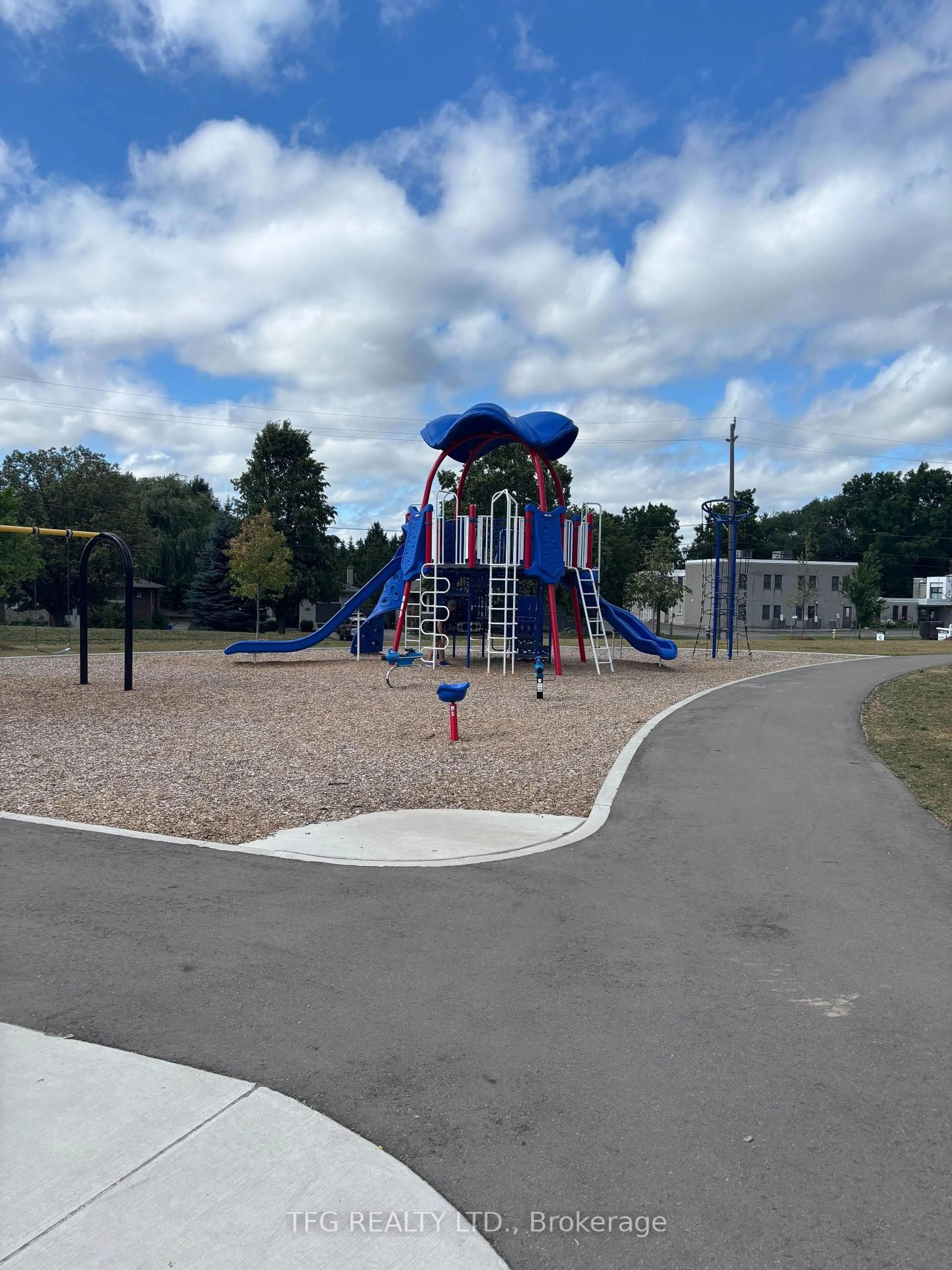 Blurry image for 775 Chinook Path, Oshawa Ontario L1H 0A7