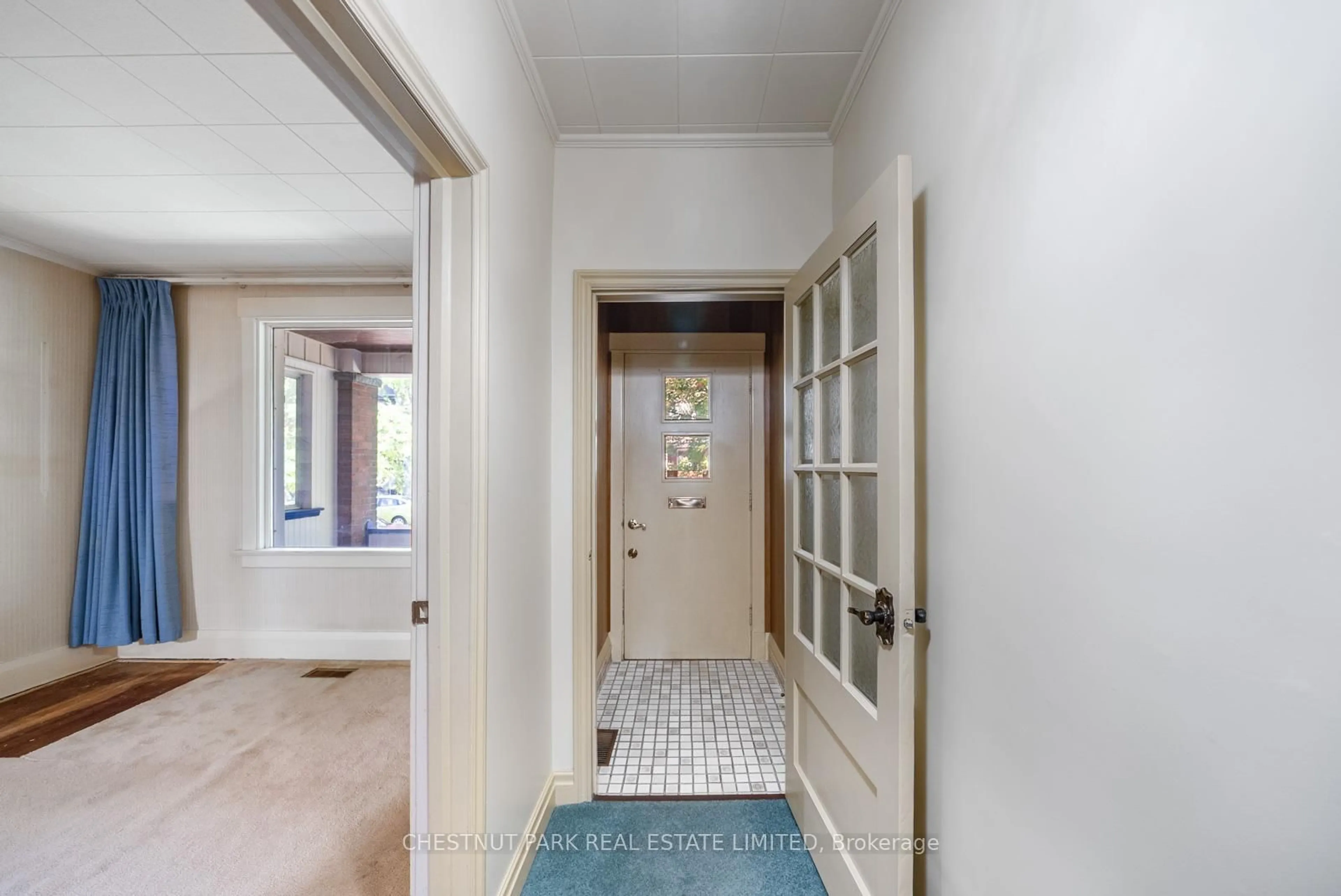 Indoor entryway for 200 Gillard Ave, Toronto Ontario M4J 4N8