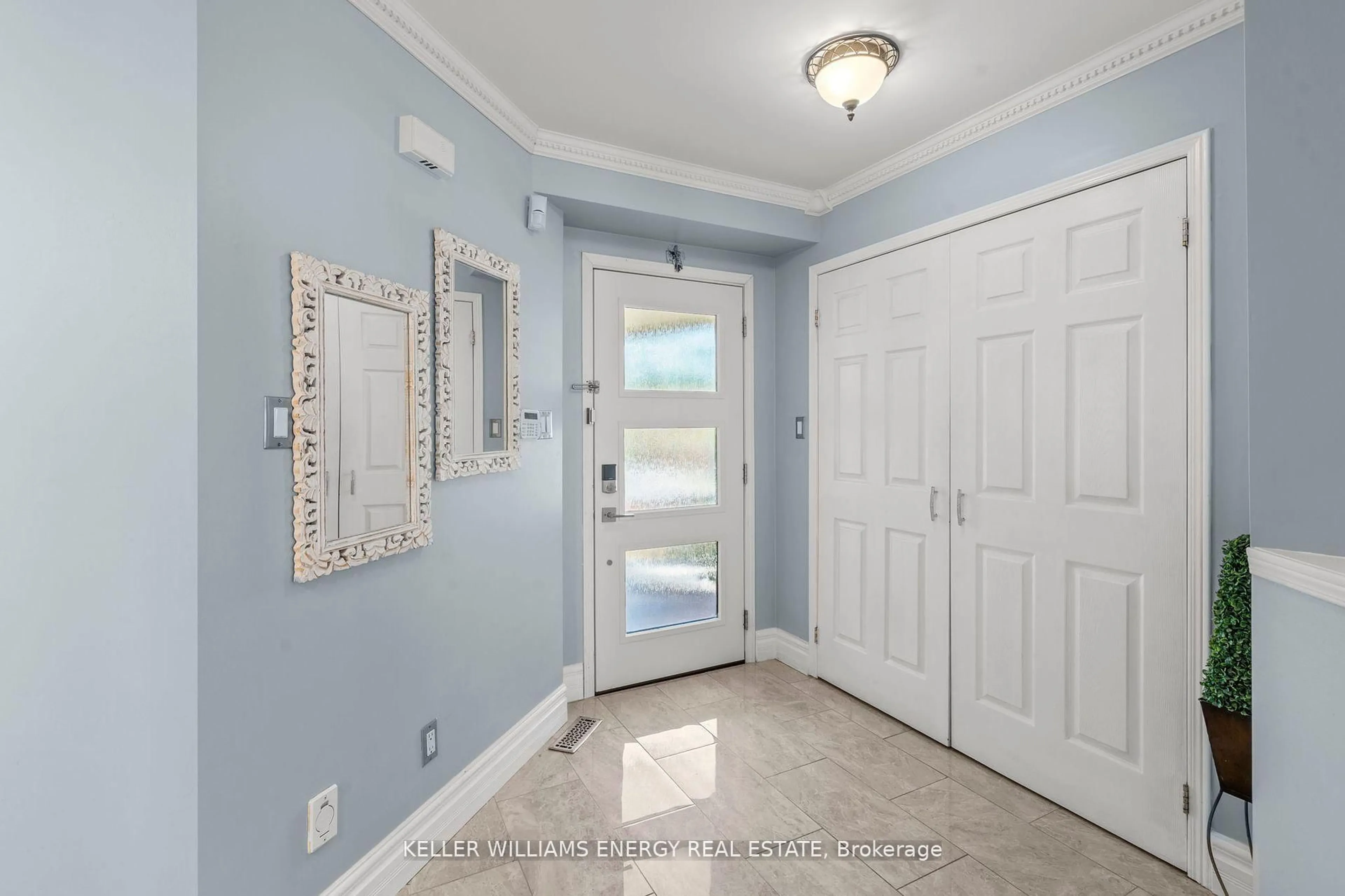 Indoor entryway for 77 James Rowe Crt, Whitby Ontario L1R 2Y3