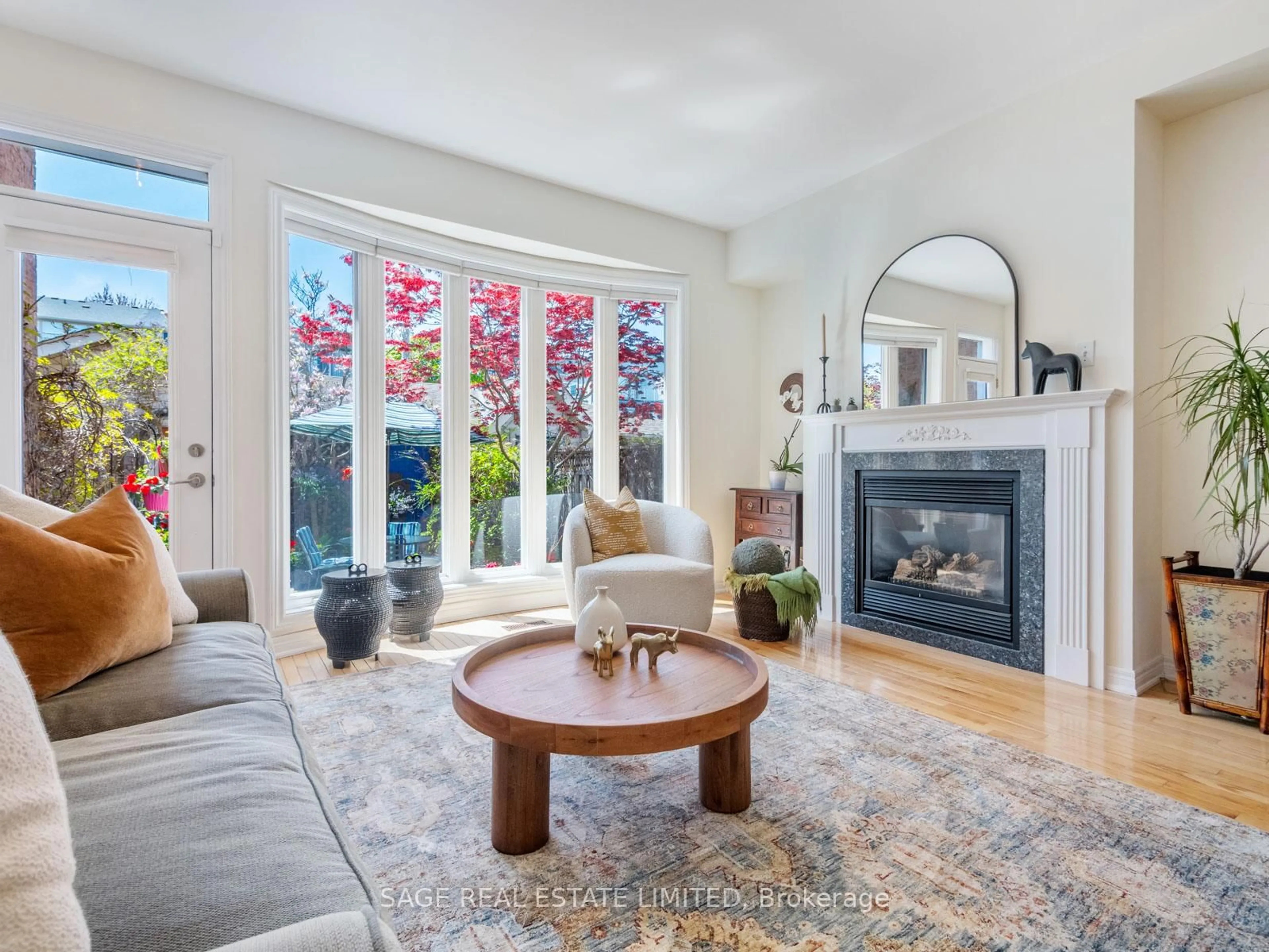 Living room with furniture, unknown for 116 Boardwalk Dr, Toronto Ontario M4L 3X4