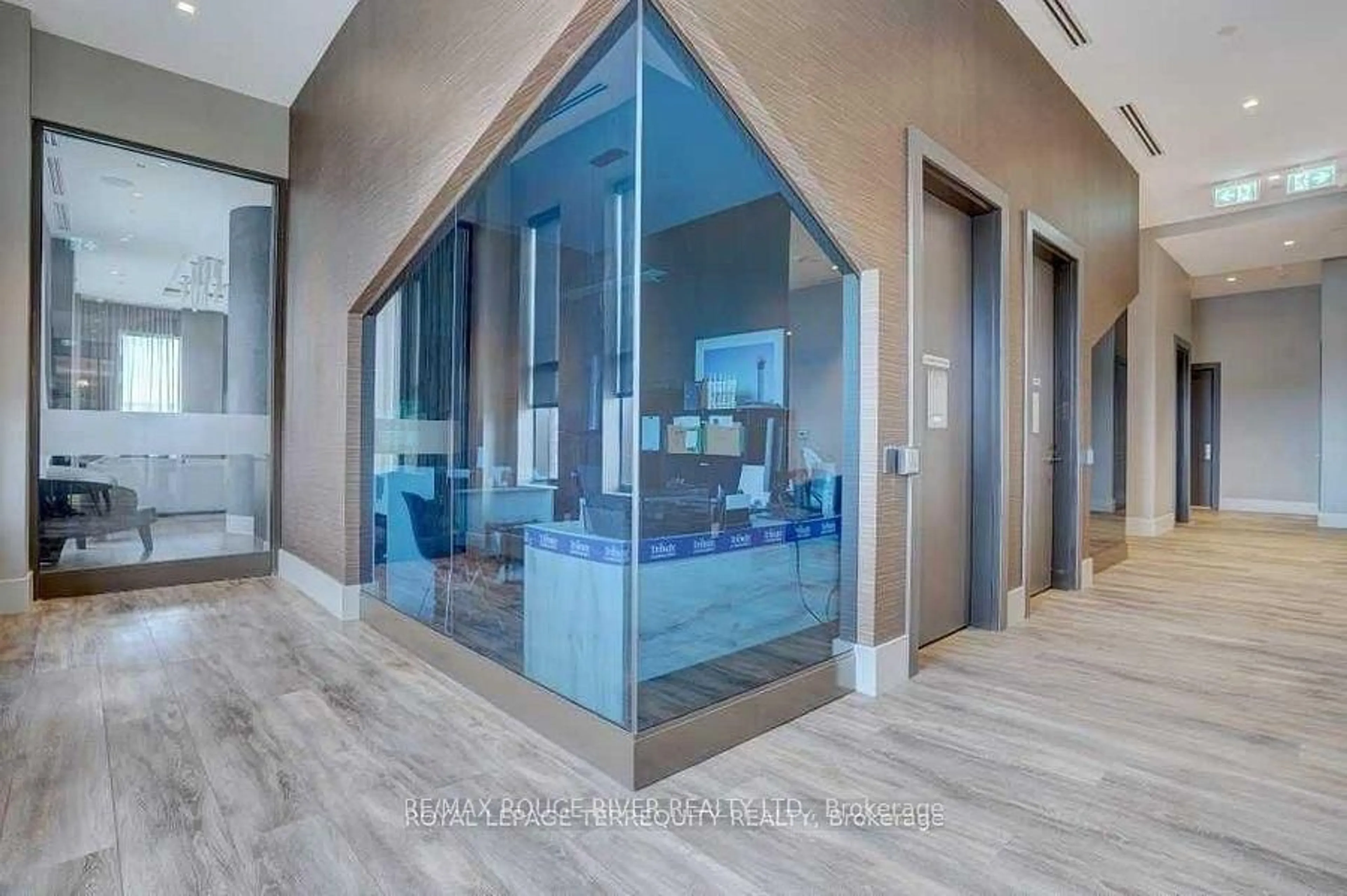 Indoor foyer for 2550 Simcoe St #1001, Oshawa Ontario L1L 0R5