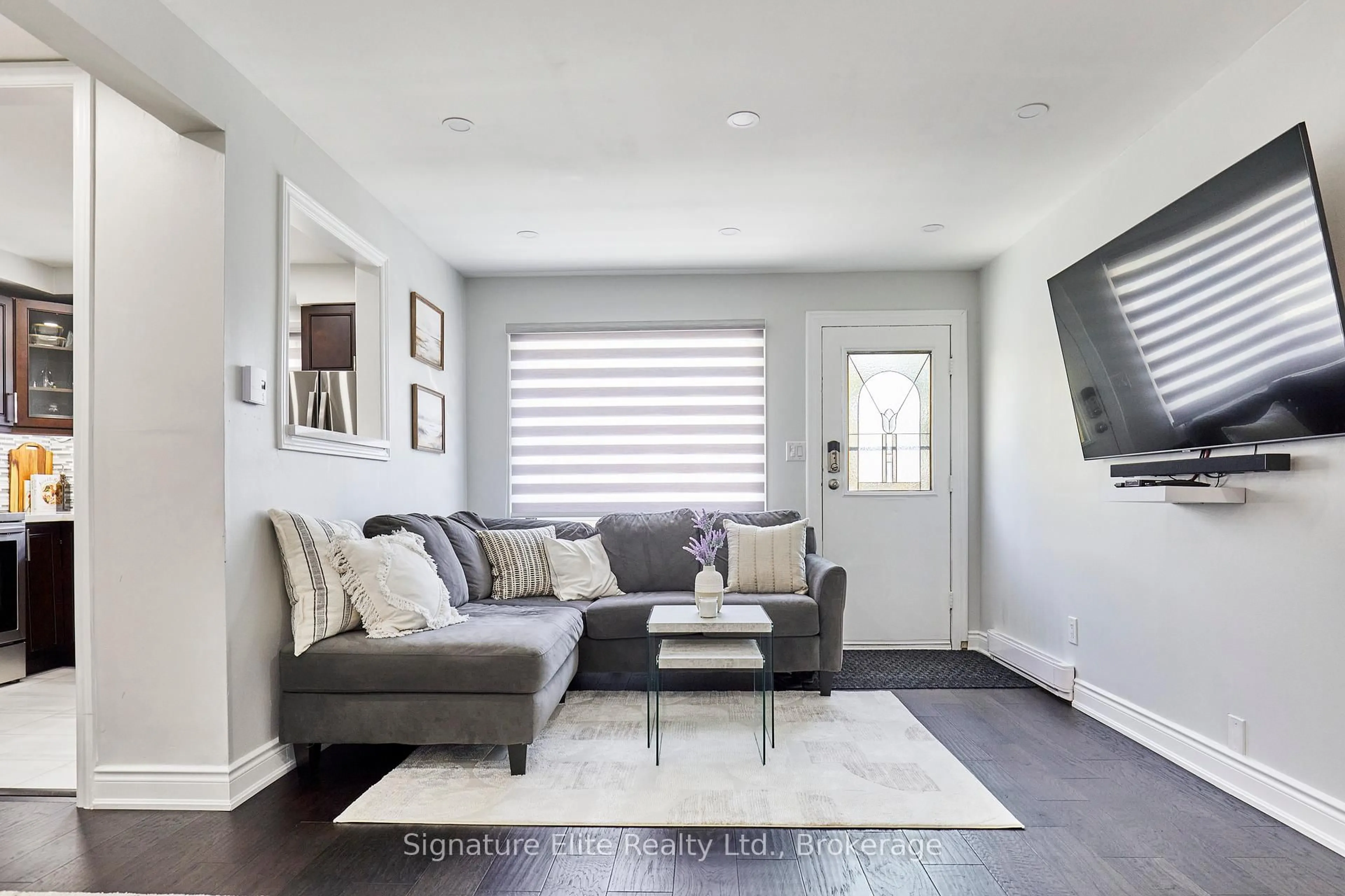 Living room with furniture, unknown for 1100 Oxford St #48, Oshawa Ontario L1J 6G4