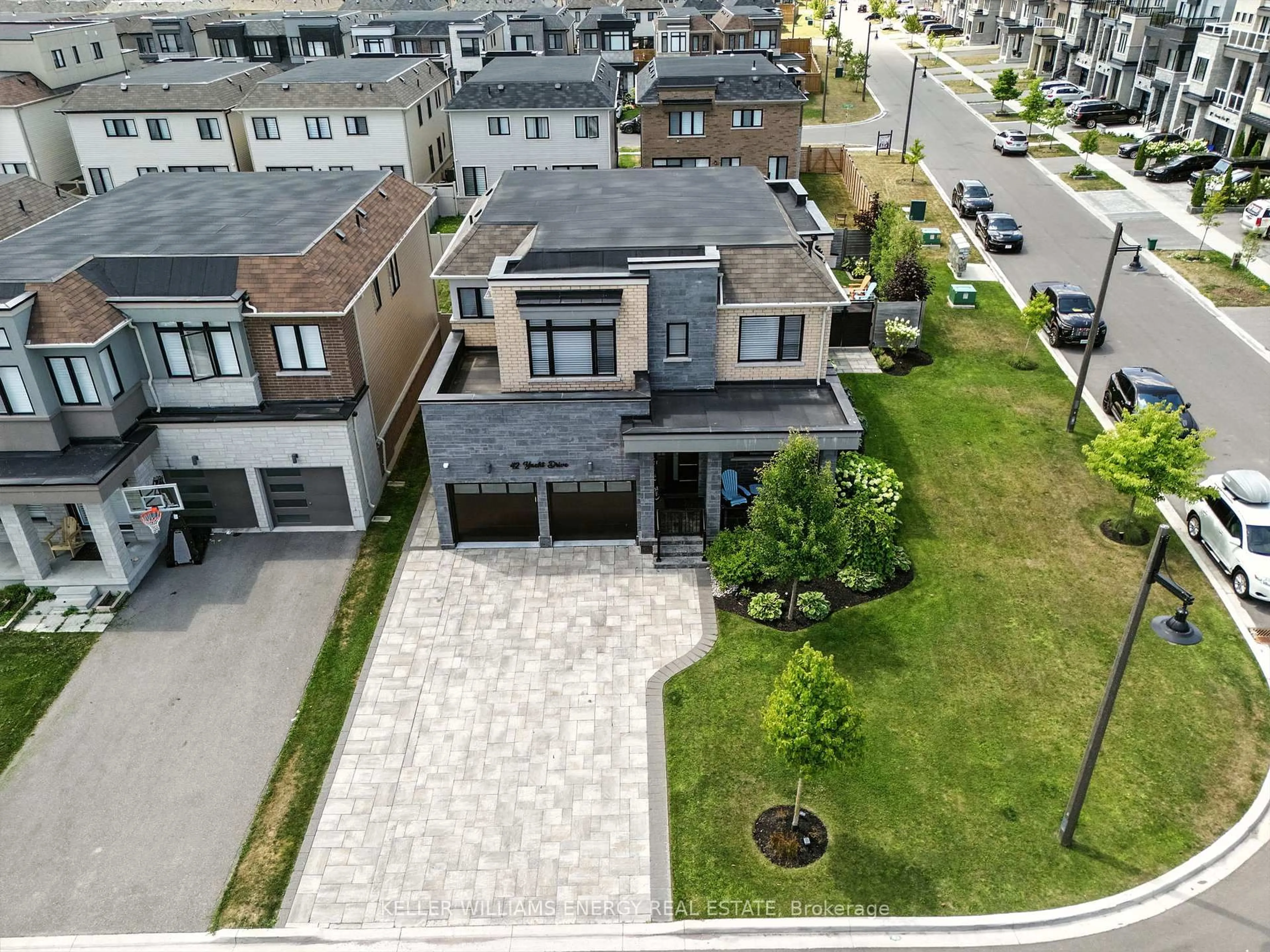 A pic from outside/outdoor area/front of a property/back of a property/a pic from drone, street for 42 Yacht Dr, Clarington Ontario L1C 4B1